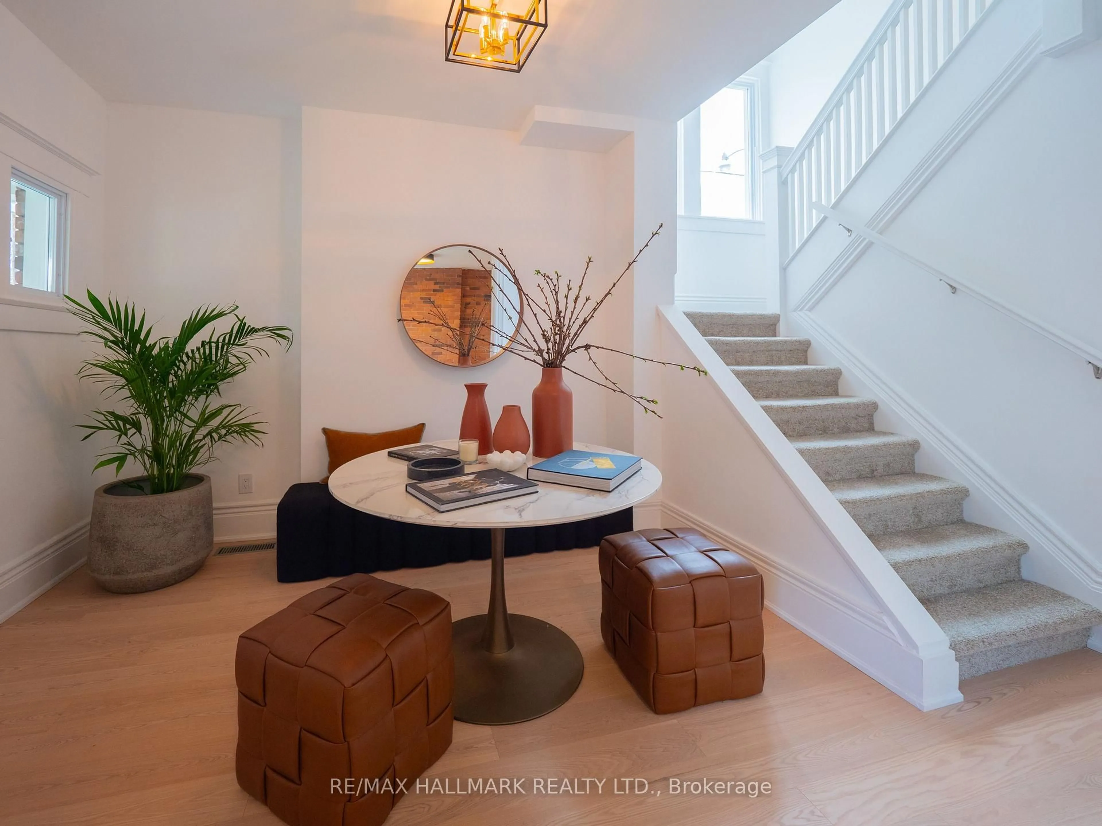 Indoor entryway for 49 Fulton Ave, Toronto Ontario M4K 1X6