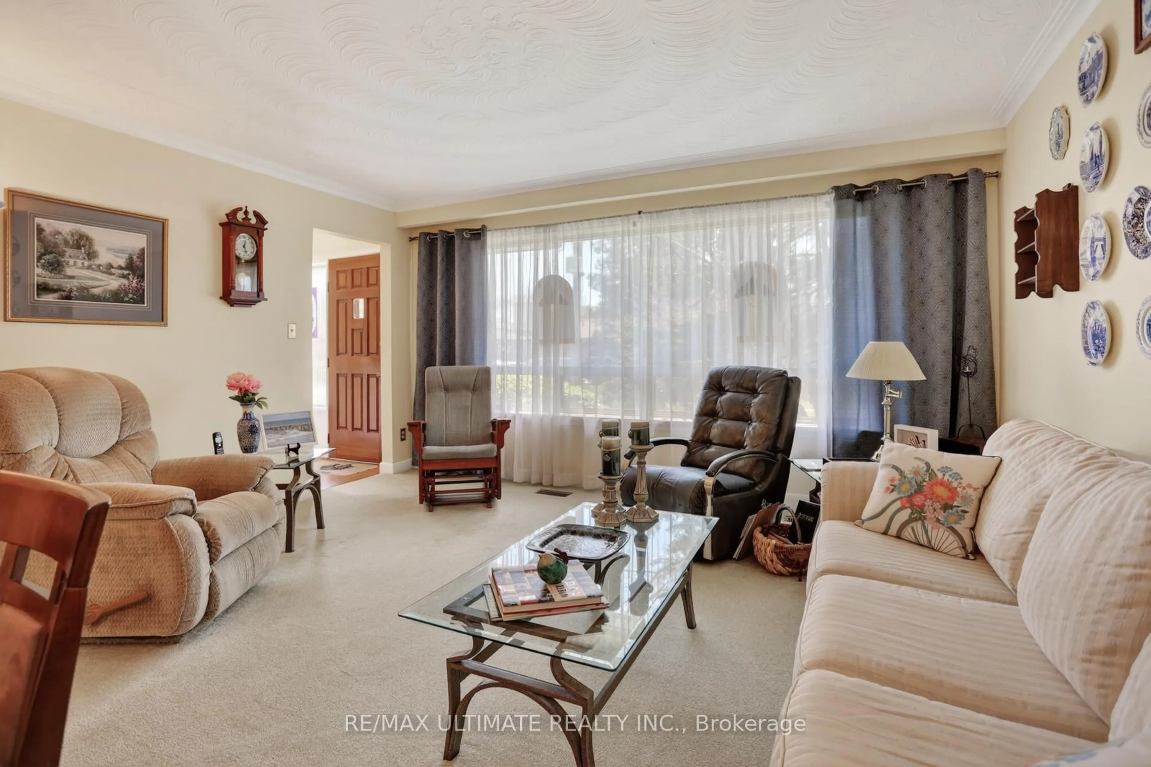 Living room with furniture, unknown for 122 Nelson St, Toronto Ontario M1J 2W2