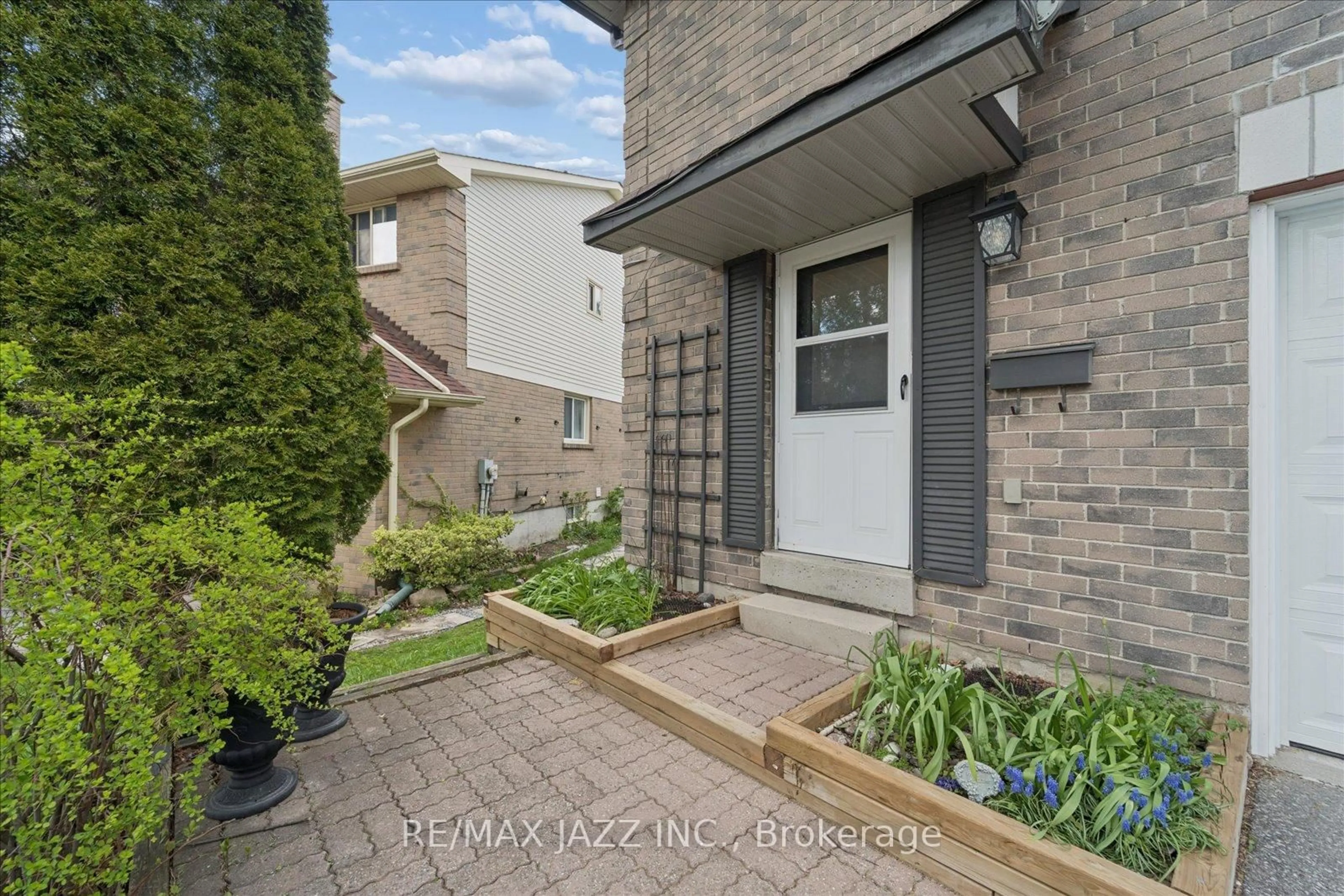 Unknown for 1360 Sunnybrae Cres, Oshawa Ontario L1H 8E5