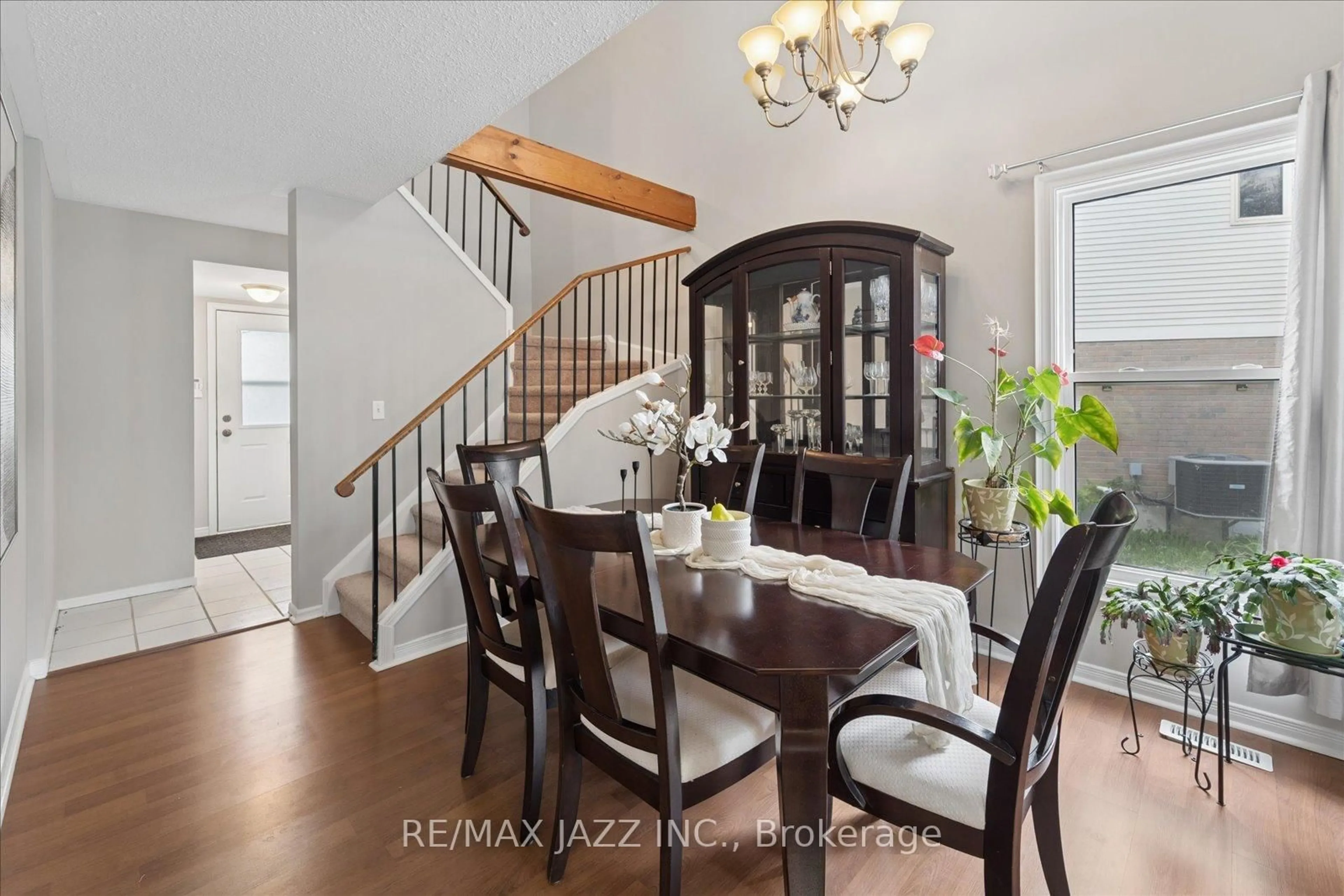 Dining room, wood/laminate floor for 1360 Sunnybrae Cres, Oshawa Ontario L1H 8E5