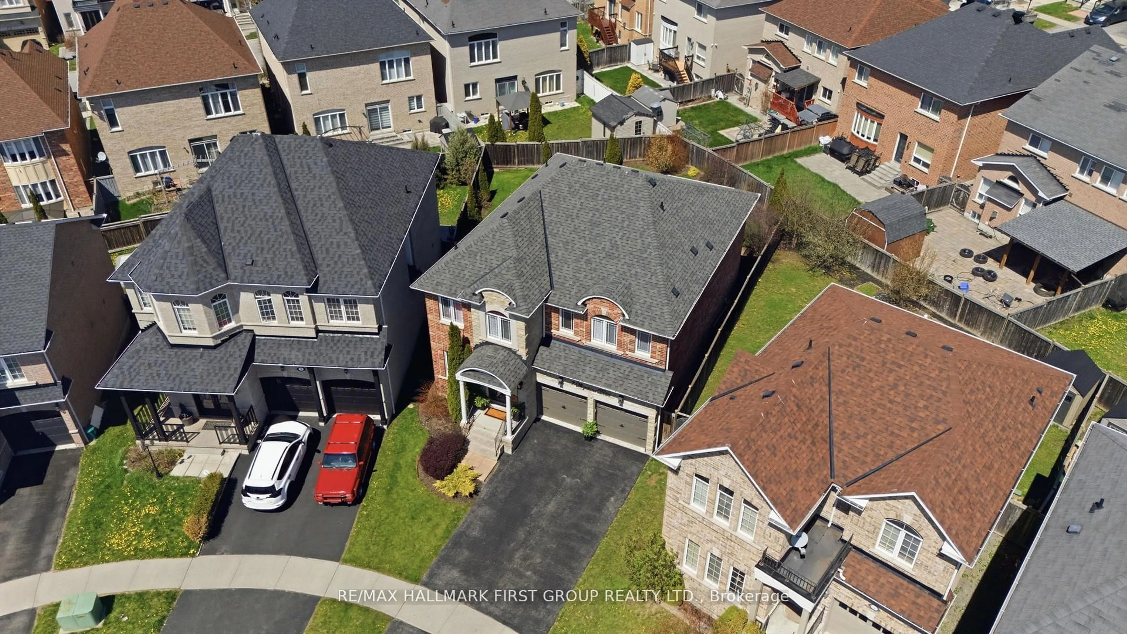 A pic from outside/outdoor area/front of a property/back of a property/a pic from drone, street for 7 Shepstone Dr, Ajax Ontario L1Z 0A5