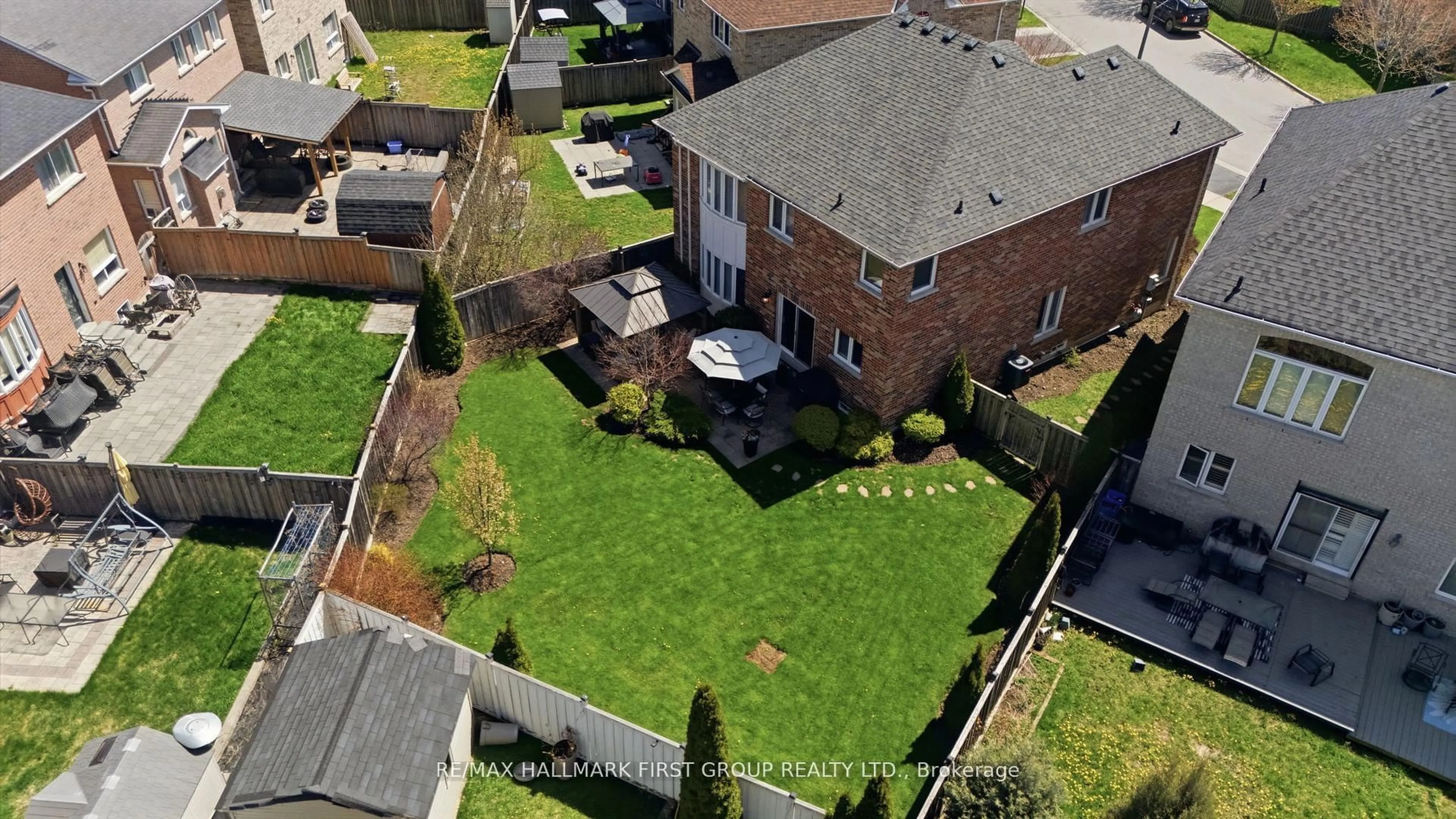 A pic from outside/outdoor area/front of a property/back of a property/a pic from drone, street for 7 Shepstone Dr, Ajax Ontario L1Z 0A5