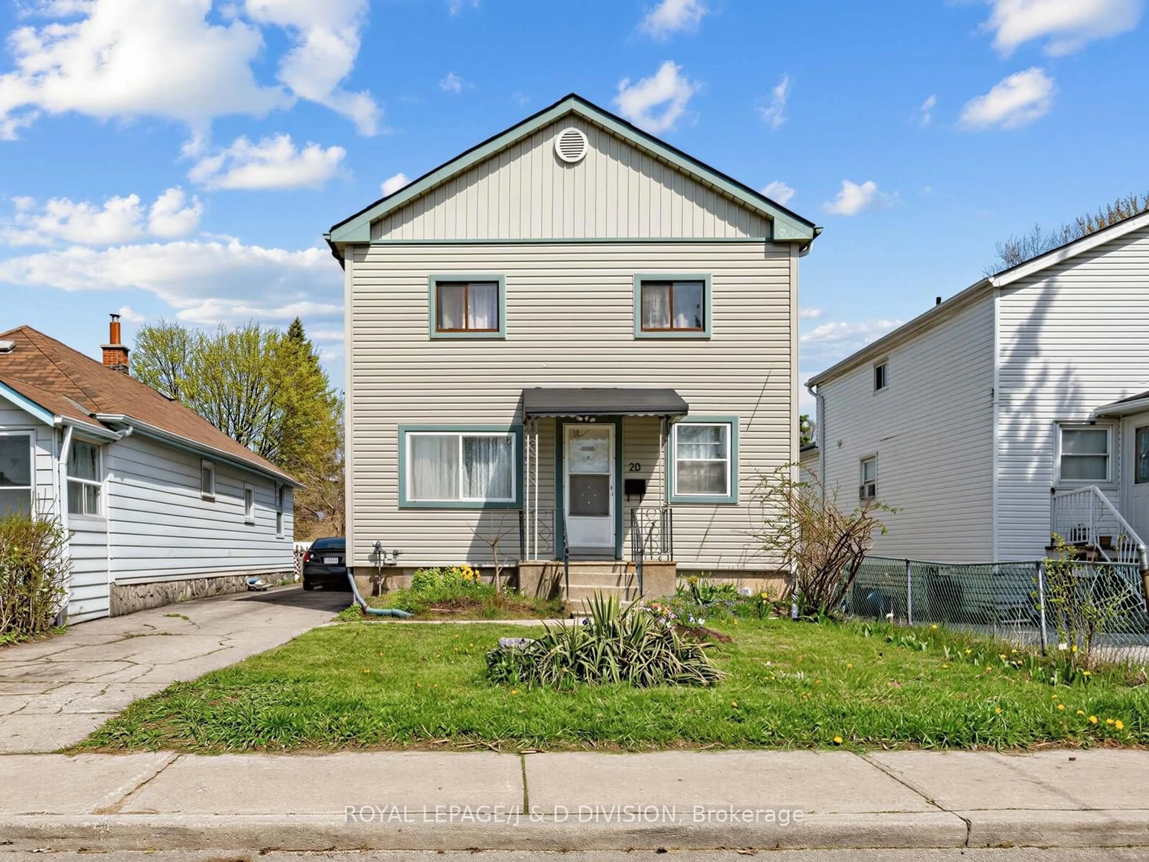 Home with vinyl exterior material, street for 20 Glasgow Ave, Toronto Ontario M1K 1C1