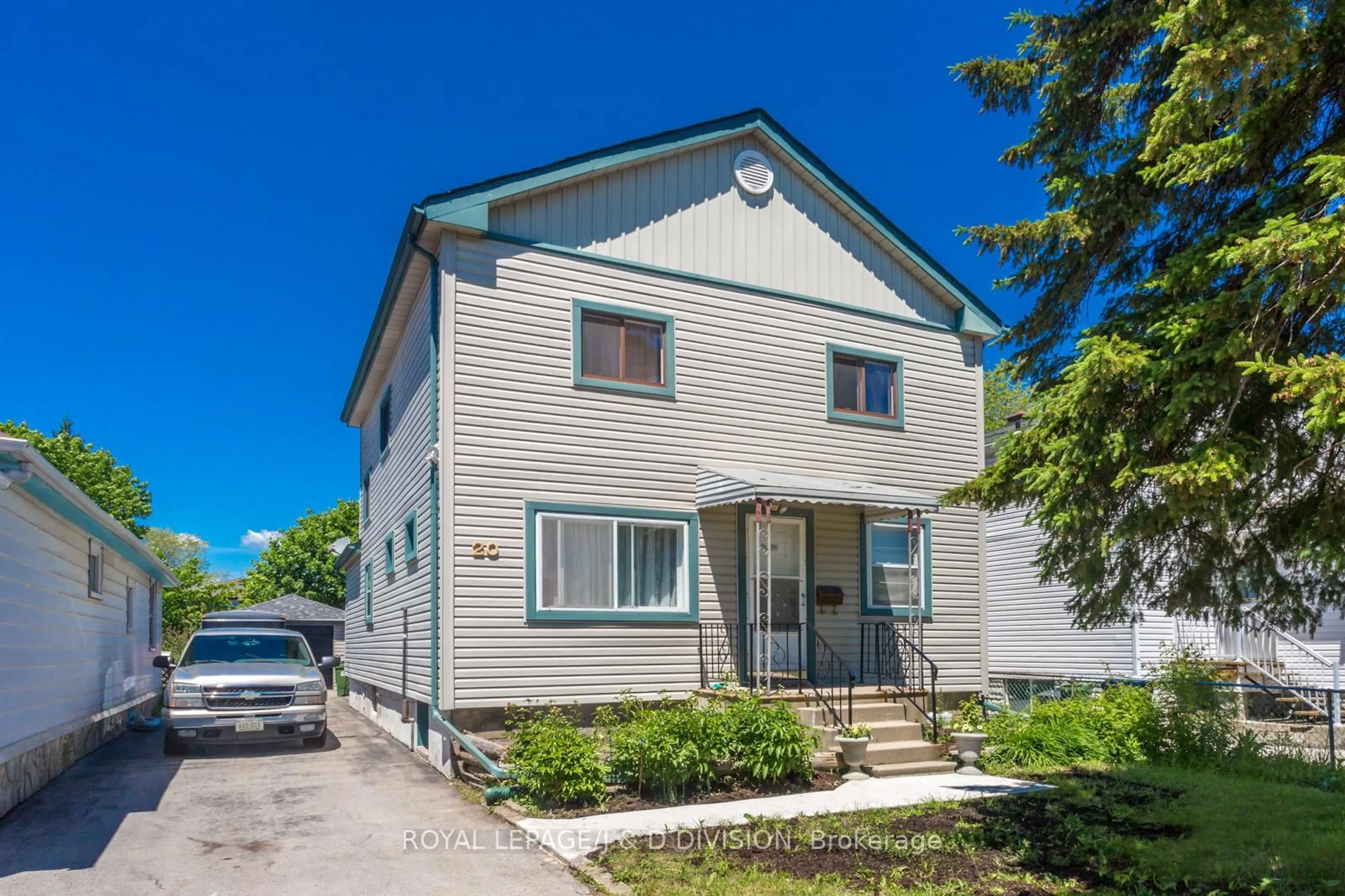 Home with vinyl exterior material, street for 20 Glasgow Ave, Toronto Ontario M1K 1C1