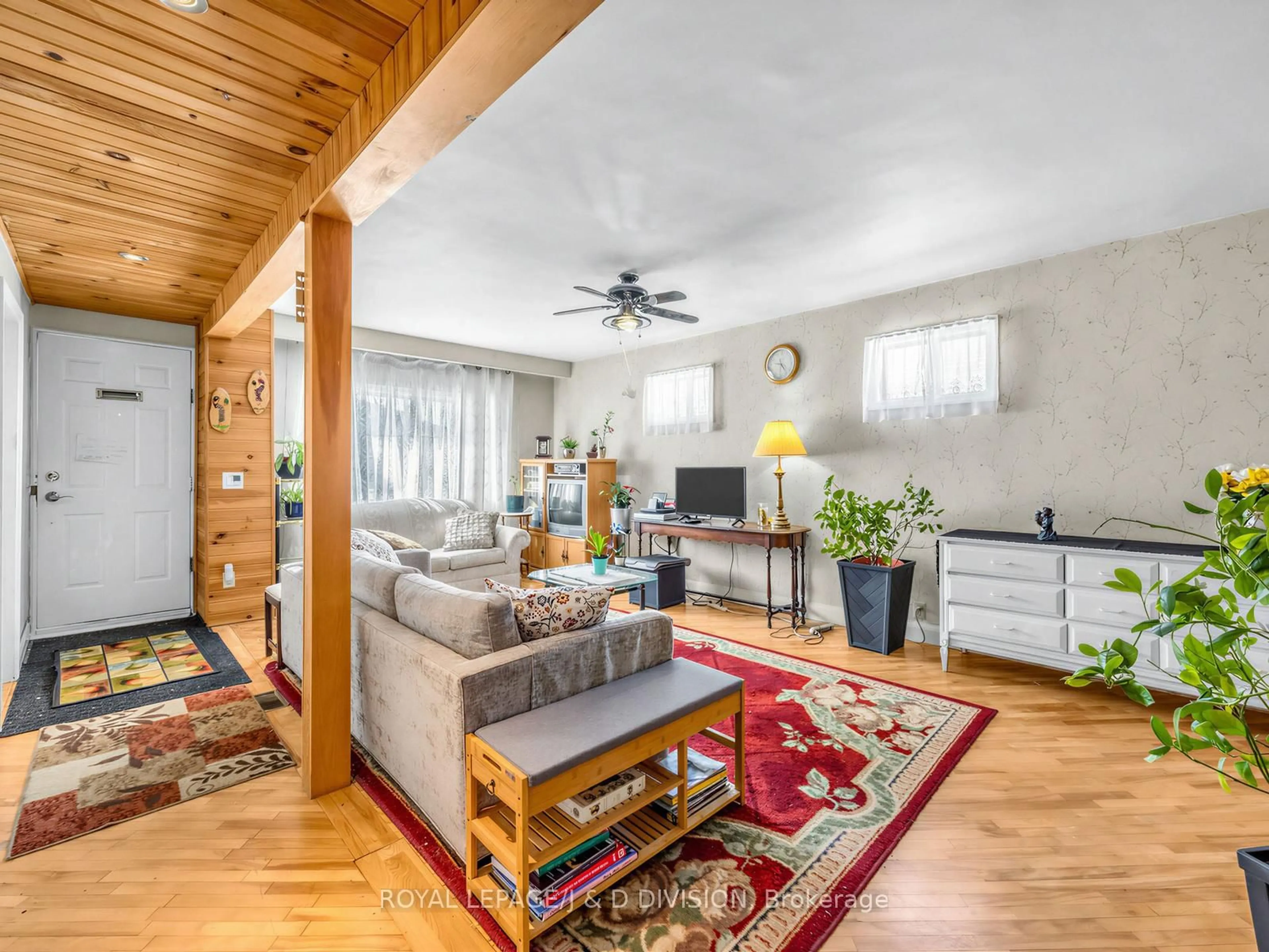 Living room with furniture, wood/laminate floor for 20 Glasgow Ave, Toronto Ontario M1K 1C1