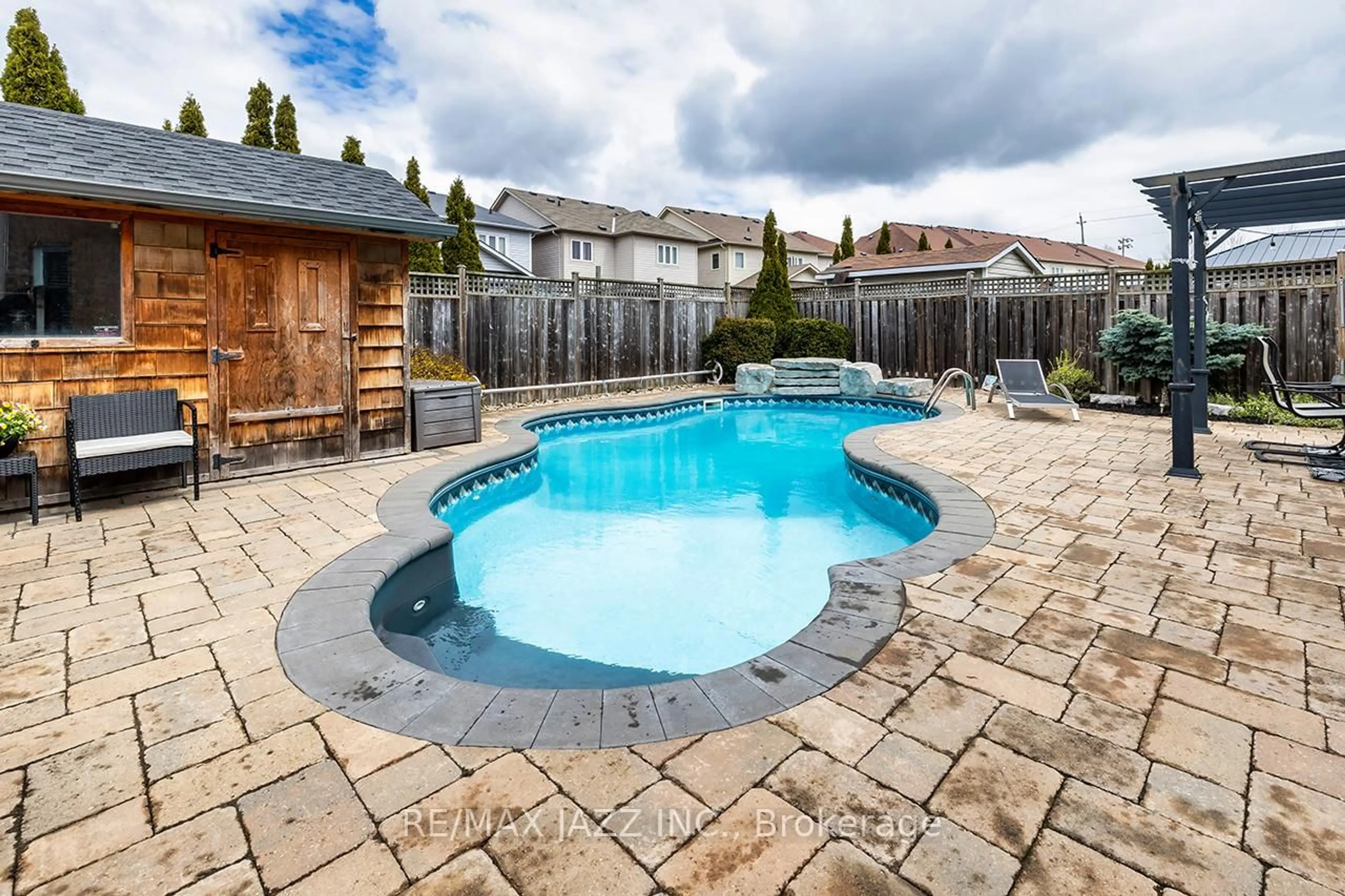 Pool for 174 Southfield Ave, Clarington Ontario L1E 3K1
