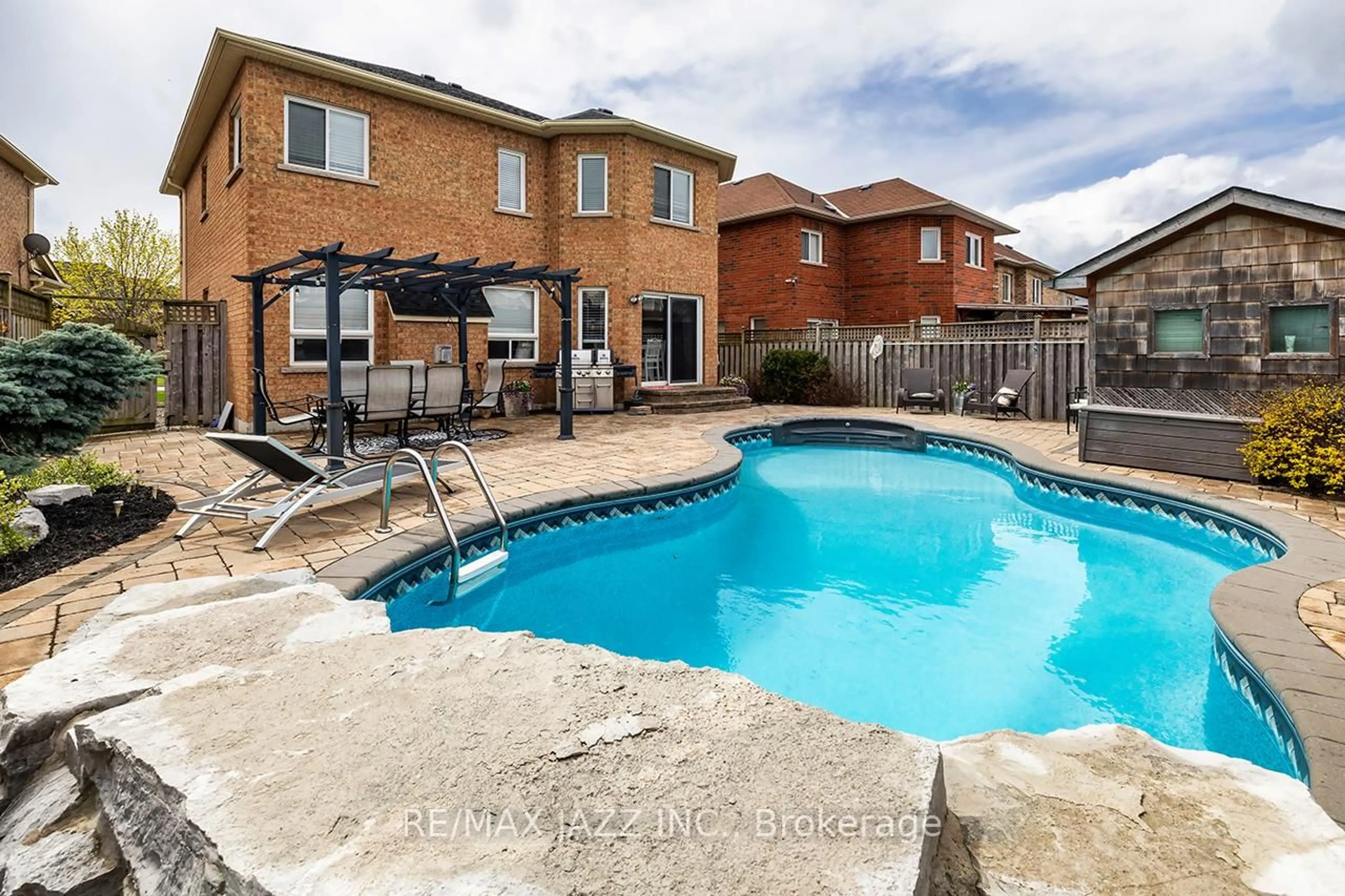 Pool for 174 Southfield Ave, Clarington Ontario L1E 3K1