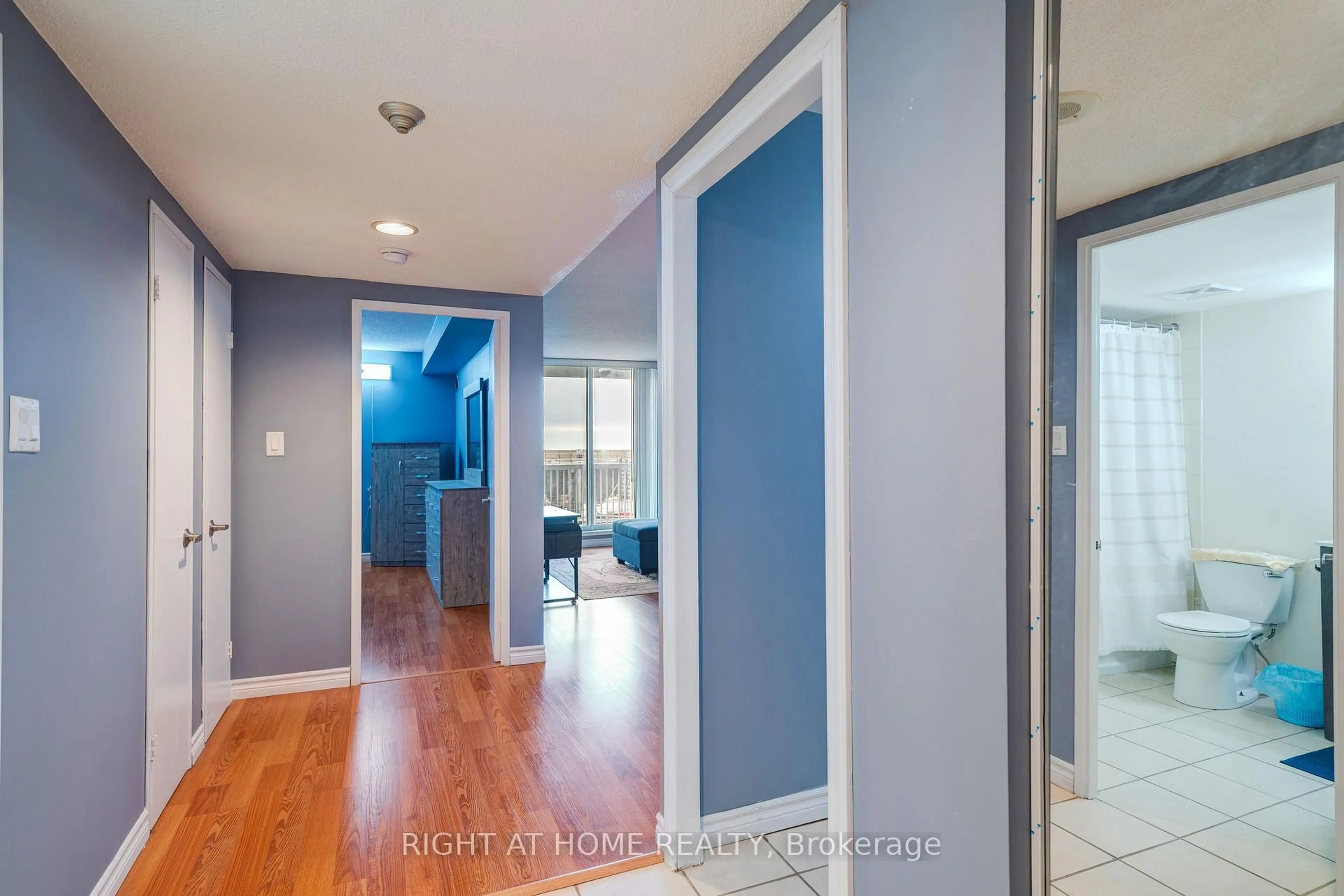 Indoor entryway for 15 Sewells Rd #1005, Toronto Ontario M1B 3J7