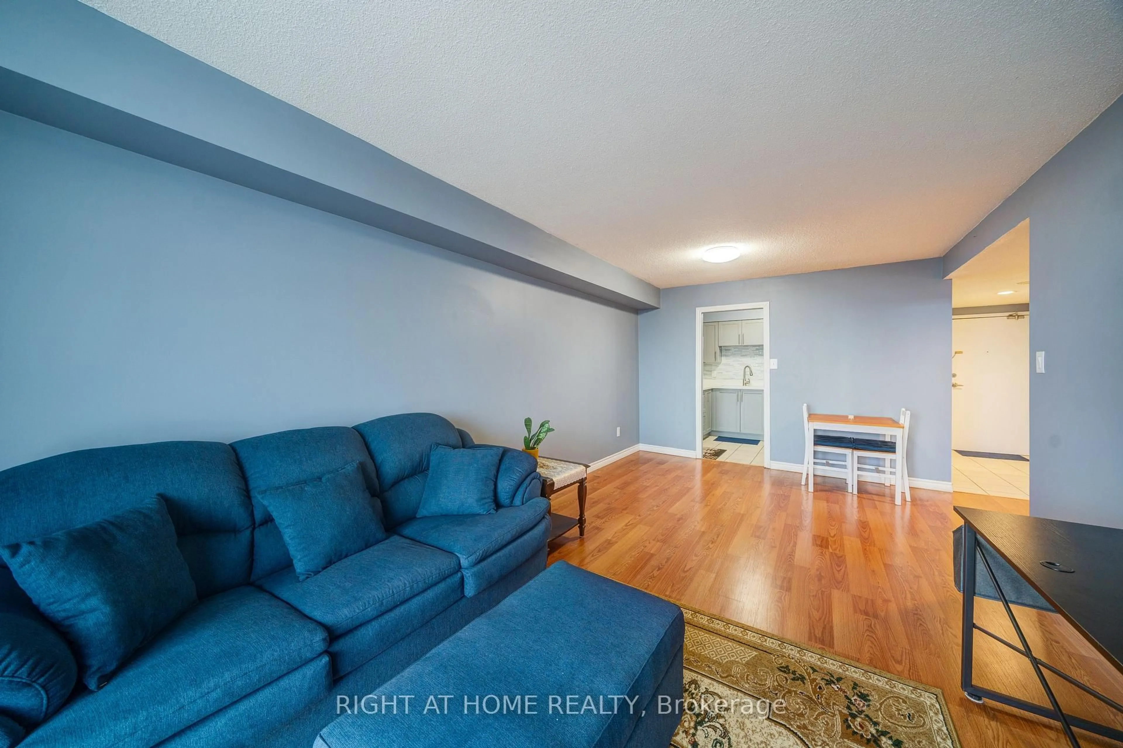 Living room with furniture, wood/laminate floor for 15 Sewells Rd #1005, Toronto Ontario M1B 3J7