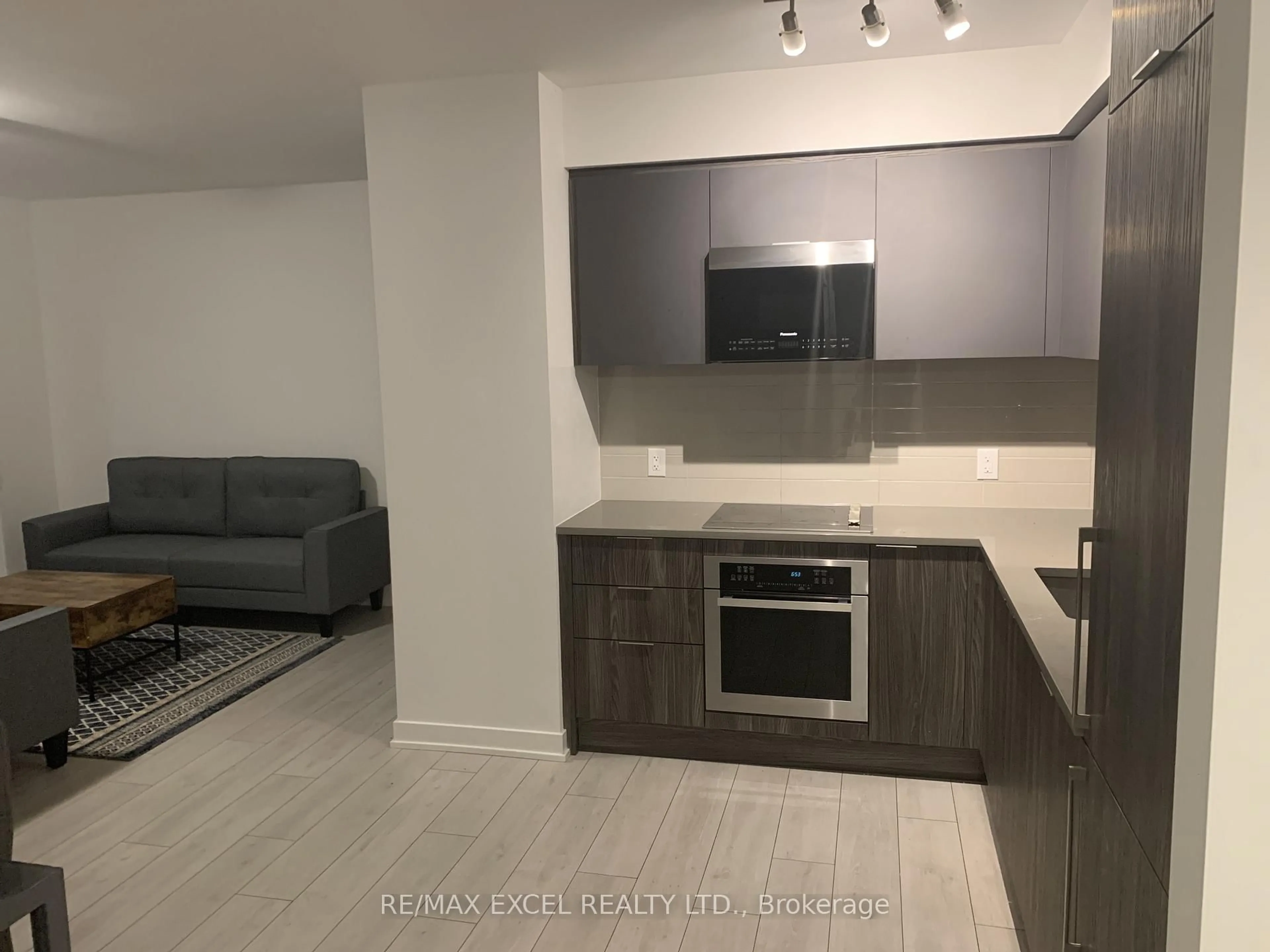 Unknown for 2033 Kennedy Rd #621, Toronto Ontario M1T 0B9
