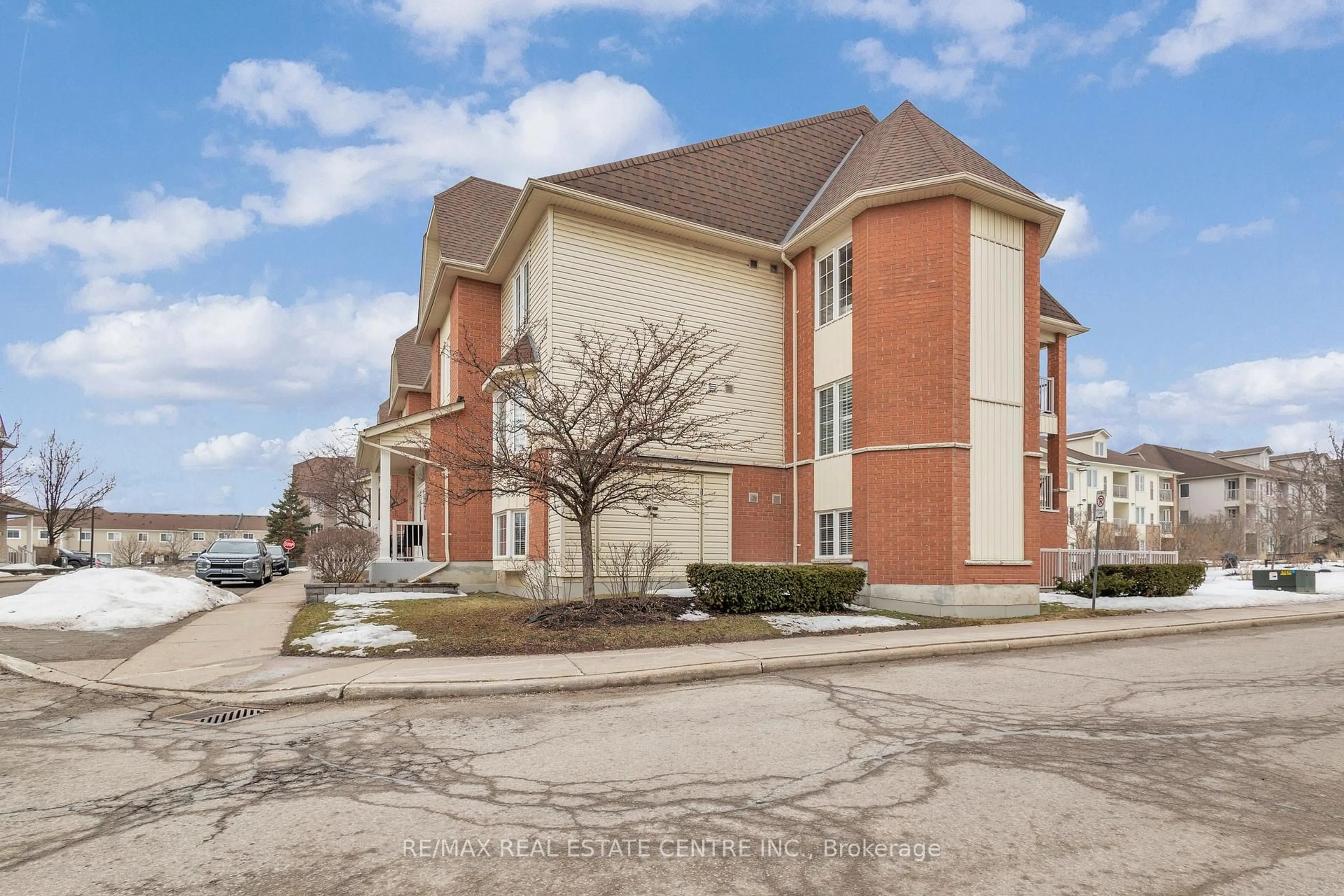 Unknown for 51 Petra Way #3, Whitby Ontario L1R 0A8