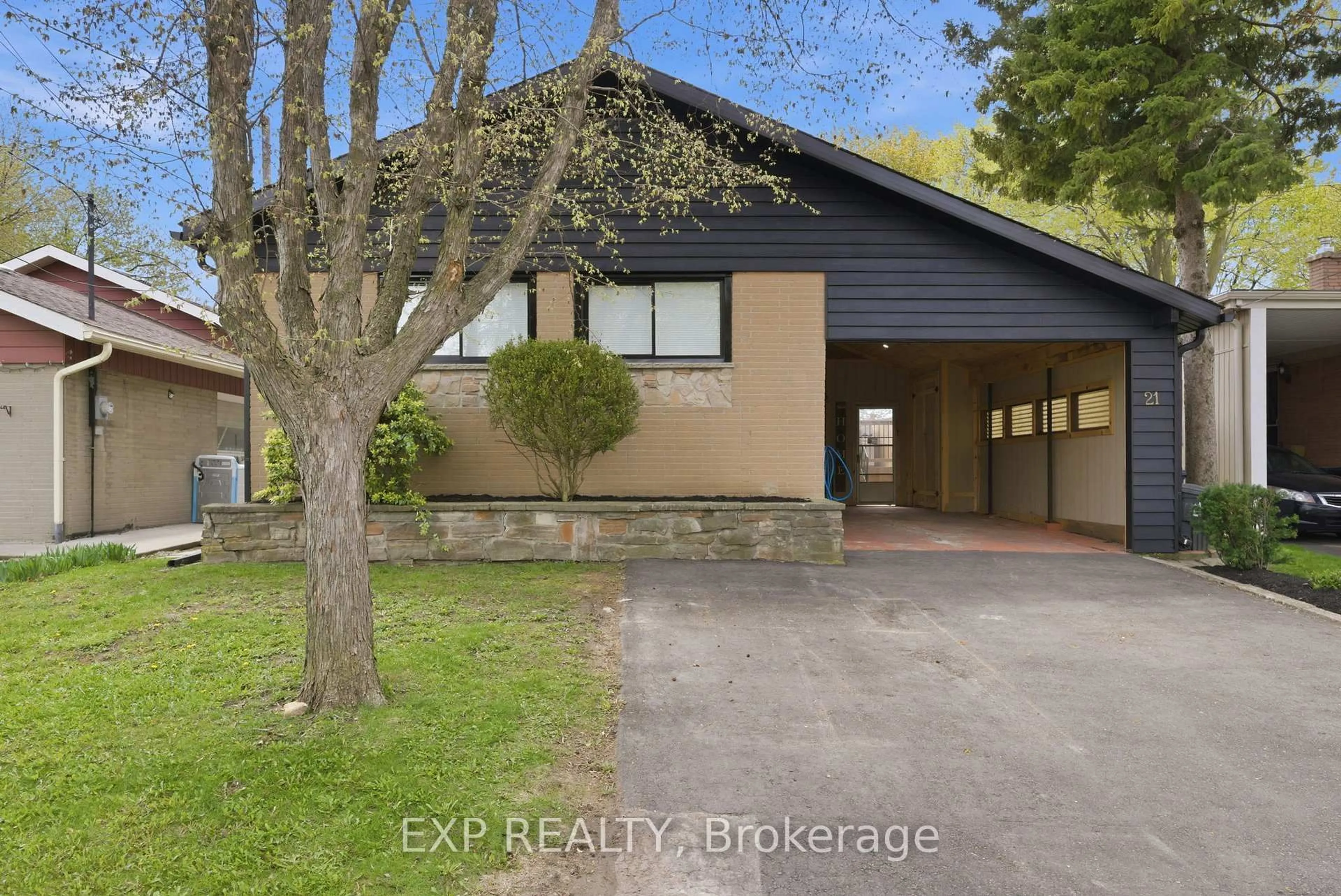 A pic from outside/outdoor area/front of a property/back of a property/a pic from drone, street for 21 Canzone Dr, Toronto Ontario M1K 5A1