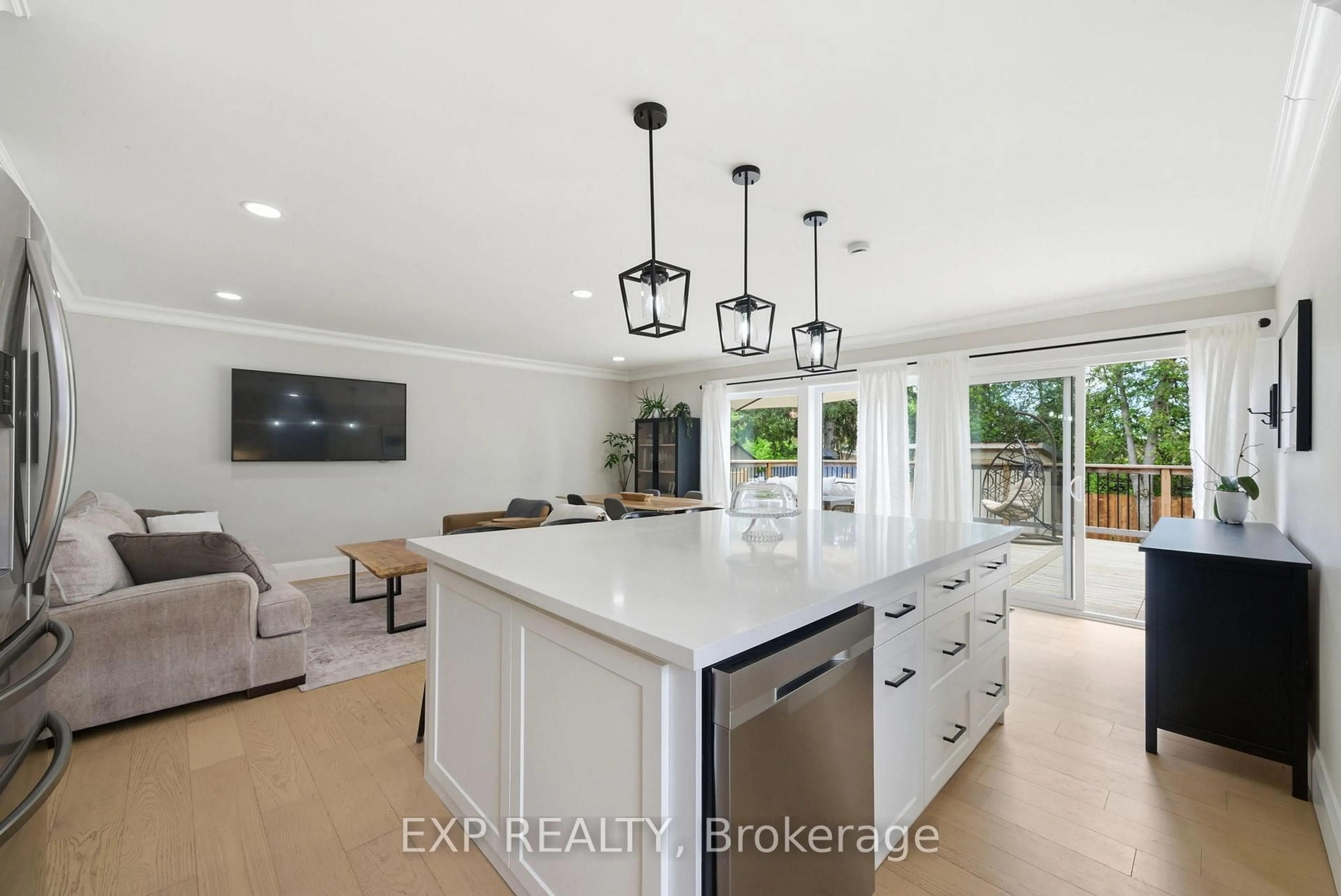 Open concept kitchen, ceramic/tile floor for 21 Canzone Dr, Toronto Ontario M1K 5A1