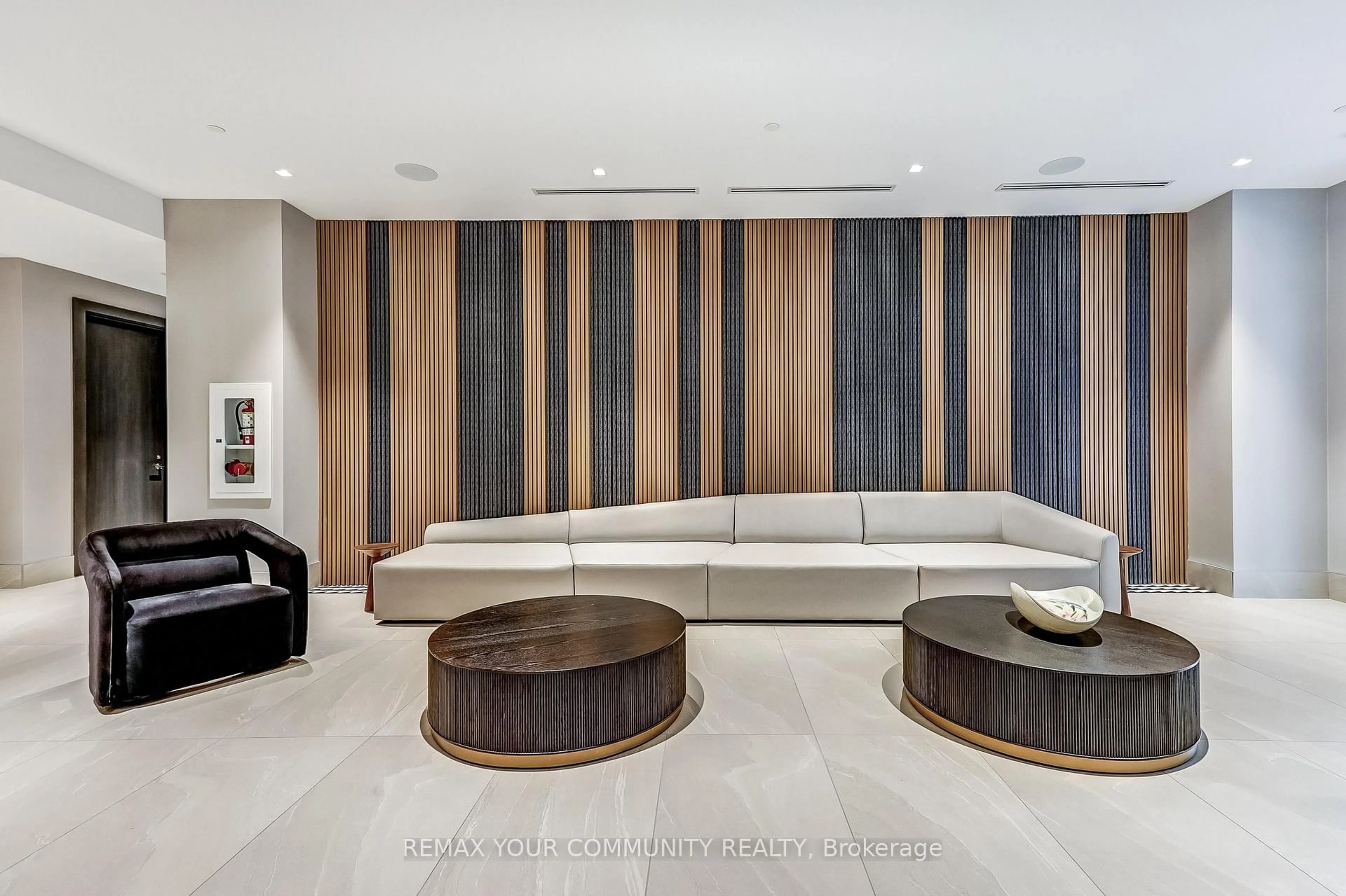 Lobby for 2545 Simcoe St #917, Oshawa Ontario L1L 0W3