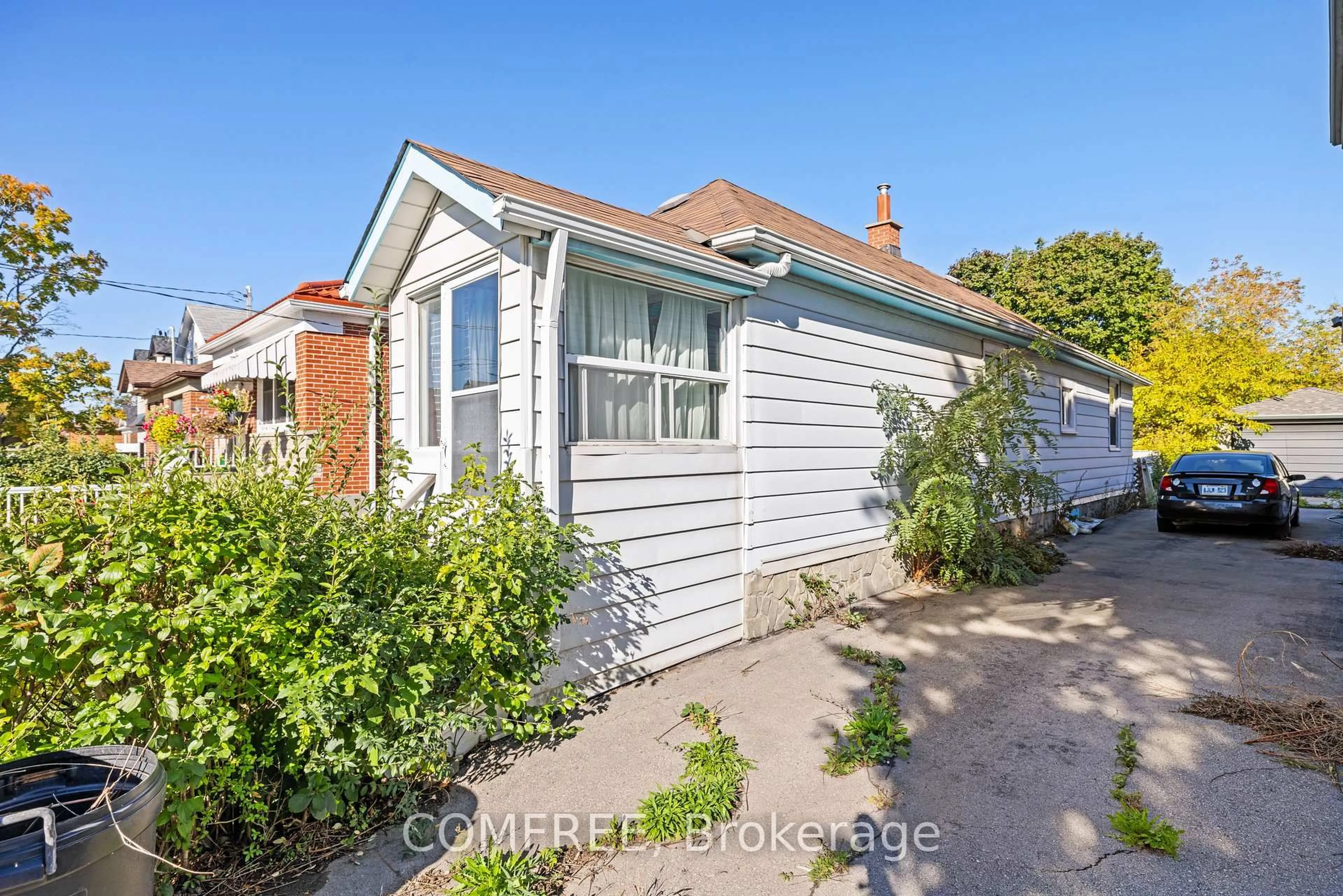 A pic from outside/outdoor area/front of a property/back of a property/a pic from drone, street for 18 Glasgow Ave, Toronto Ontario M1K 1C1