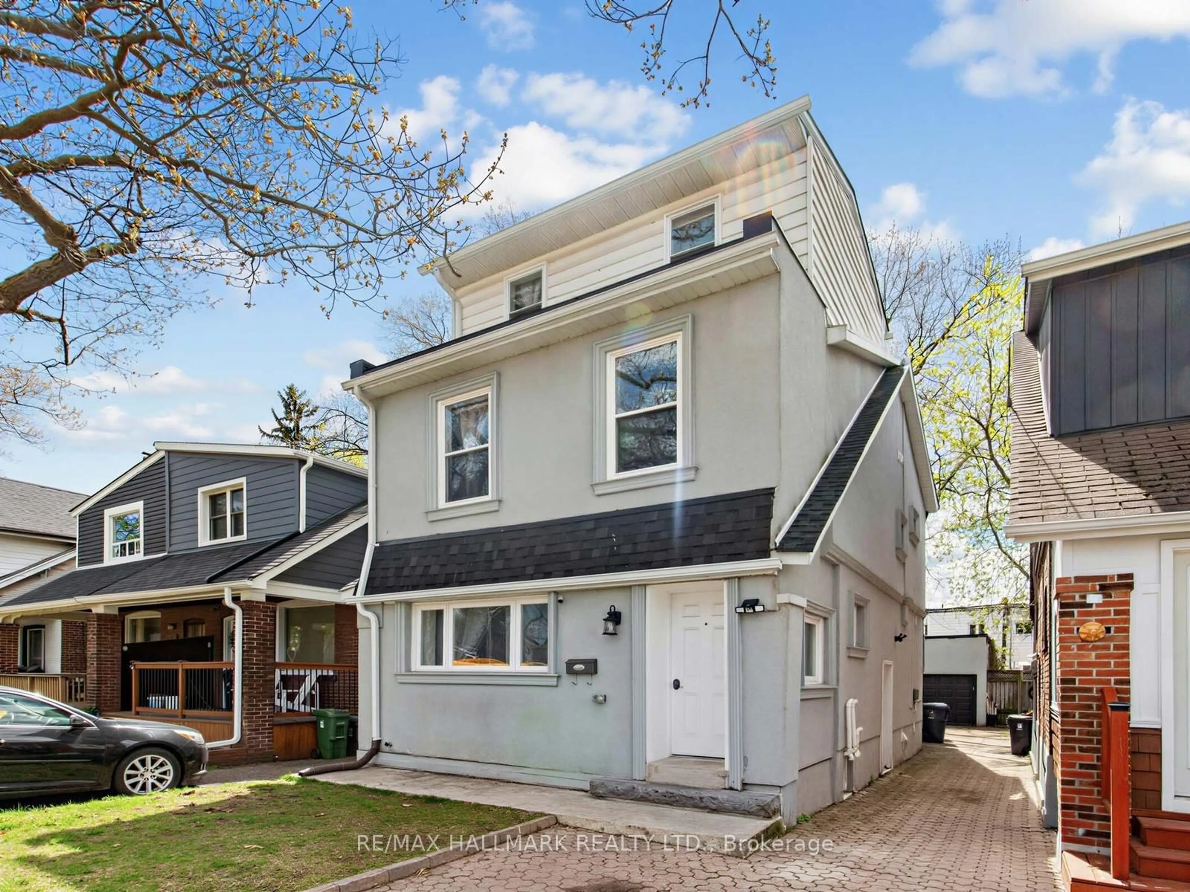 Home with vinyl exterior material, street for 434 Victoria Park Ave, Toronto Ontario M4E 3T2