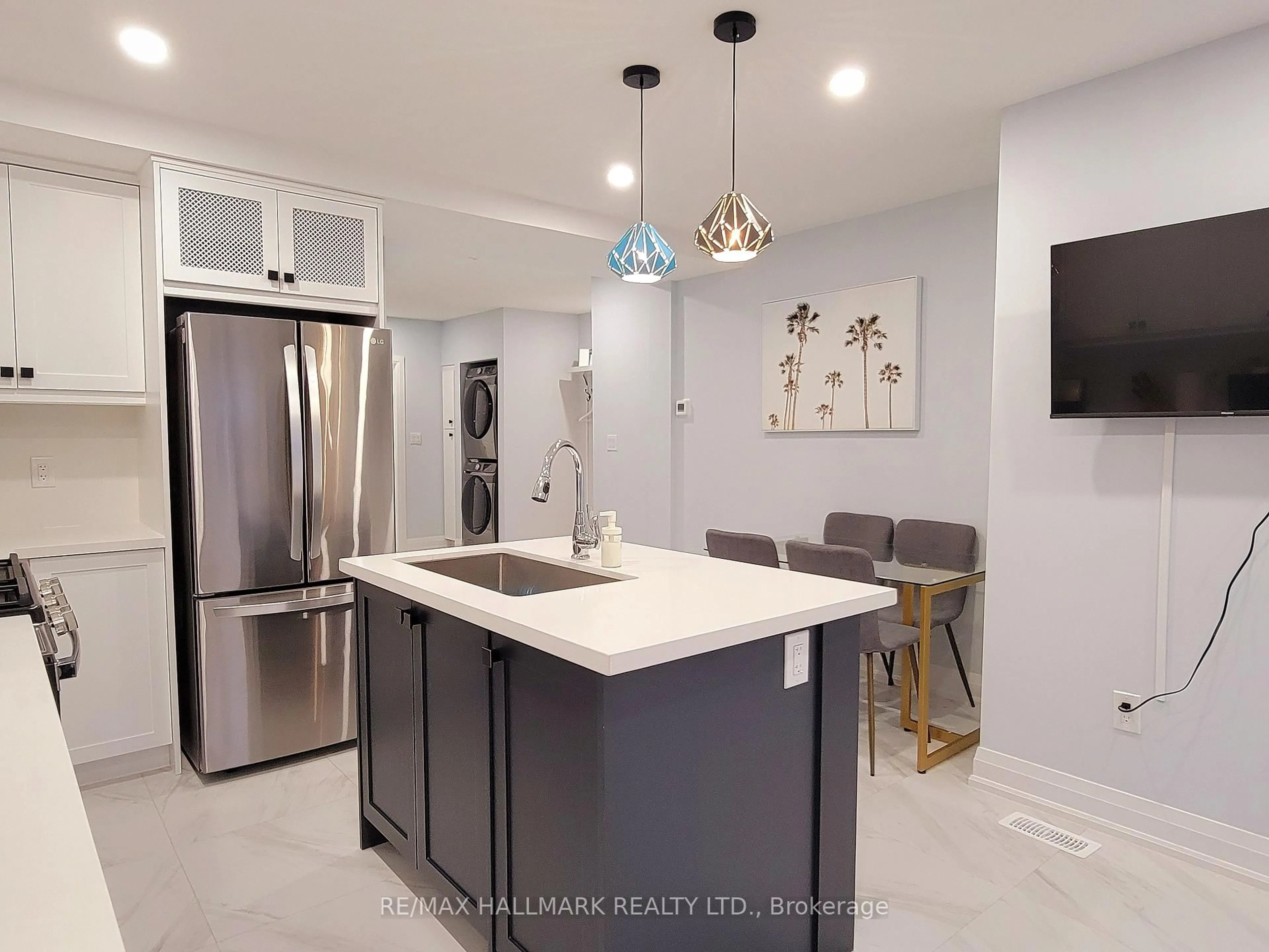 Open concept kitchen, ceramic/tile floor for 434 Victoria Park Ave, Toronto Ontario M4E 3T2