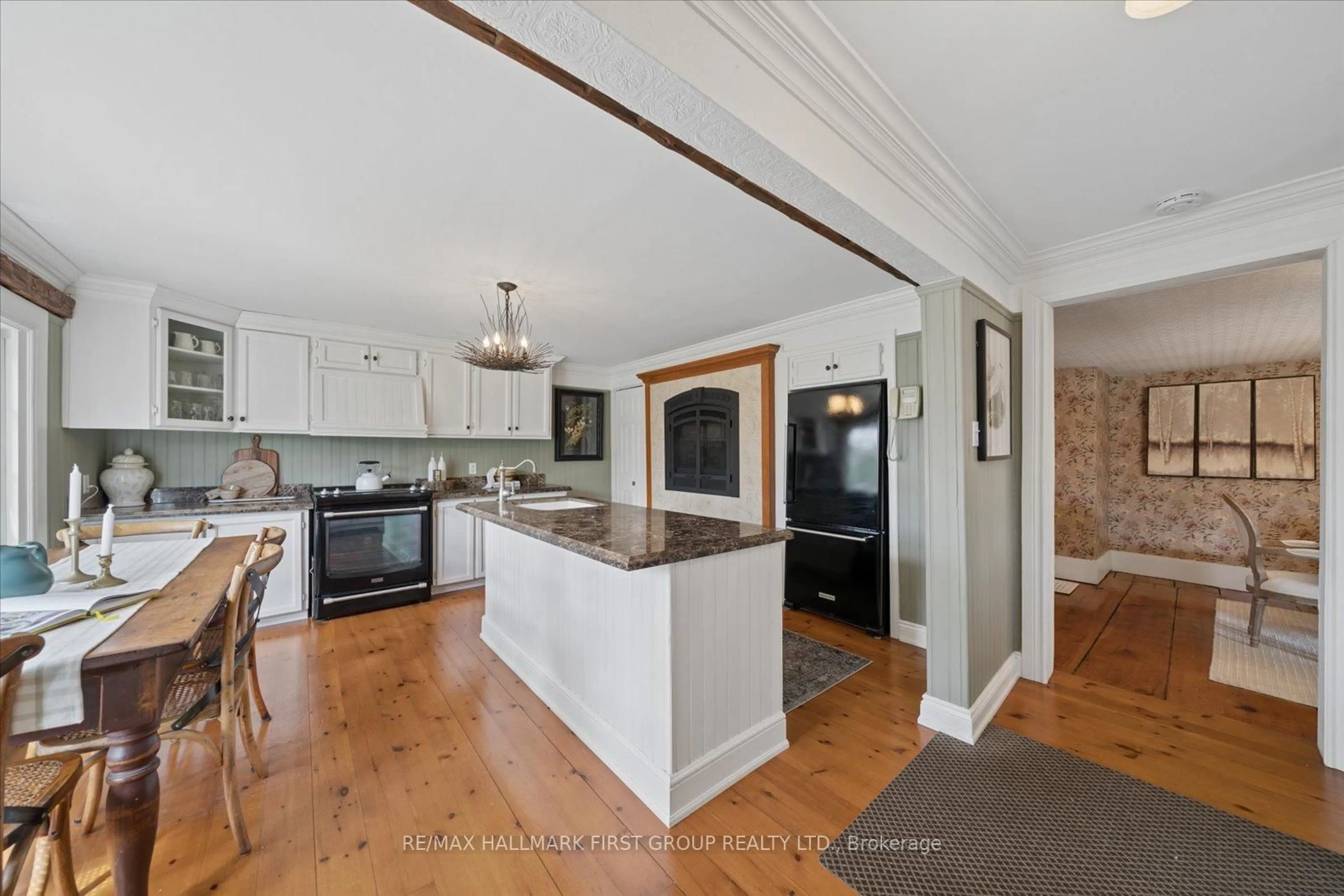 Open concept kitchen, unknown for 130 Myrtle Rd, Whitby Ontario L0B 1A0
