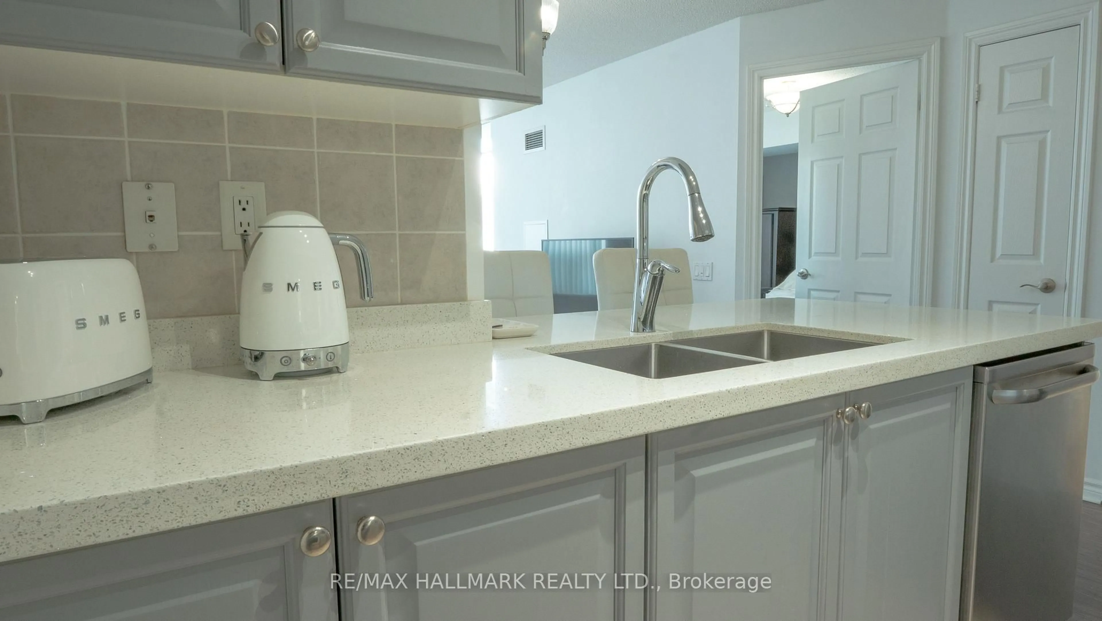 Standard kitchen, ceramic/tile floor for 61 Town Centre Crt #1305, Toronto Ontario M1P 5C5
