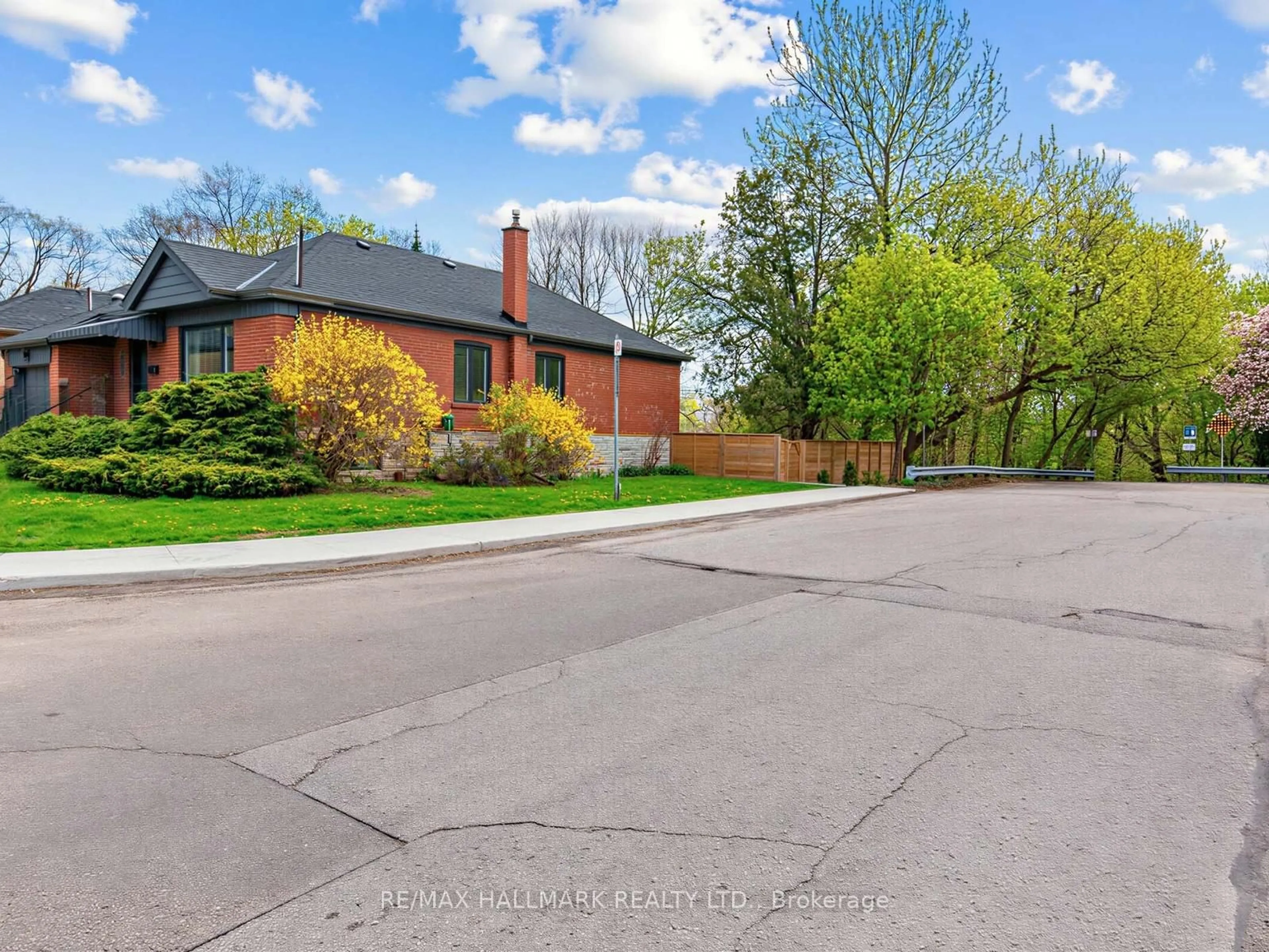 A pic from outside/outdoor area/front of a property/back of a property/a pic from drone, street for 1 Ferncliff Crt, Toronto Ontario M4B 2M3