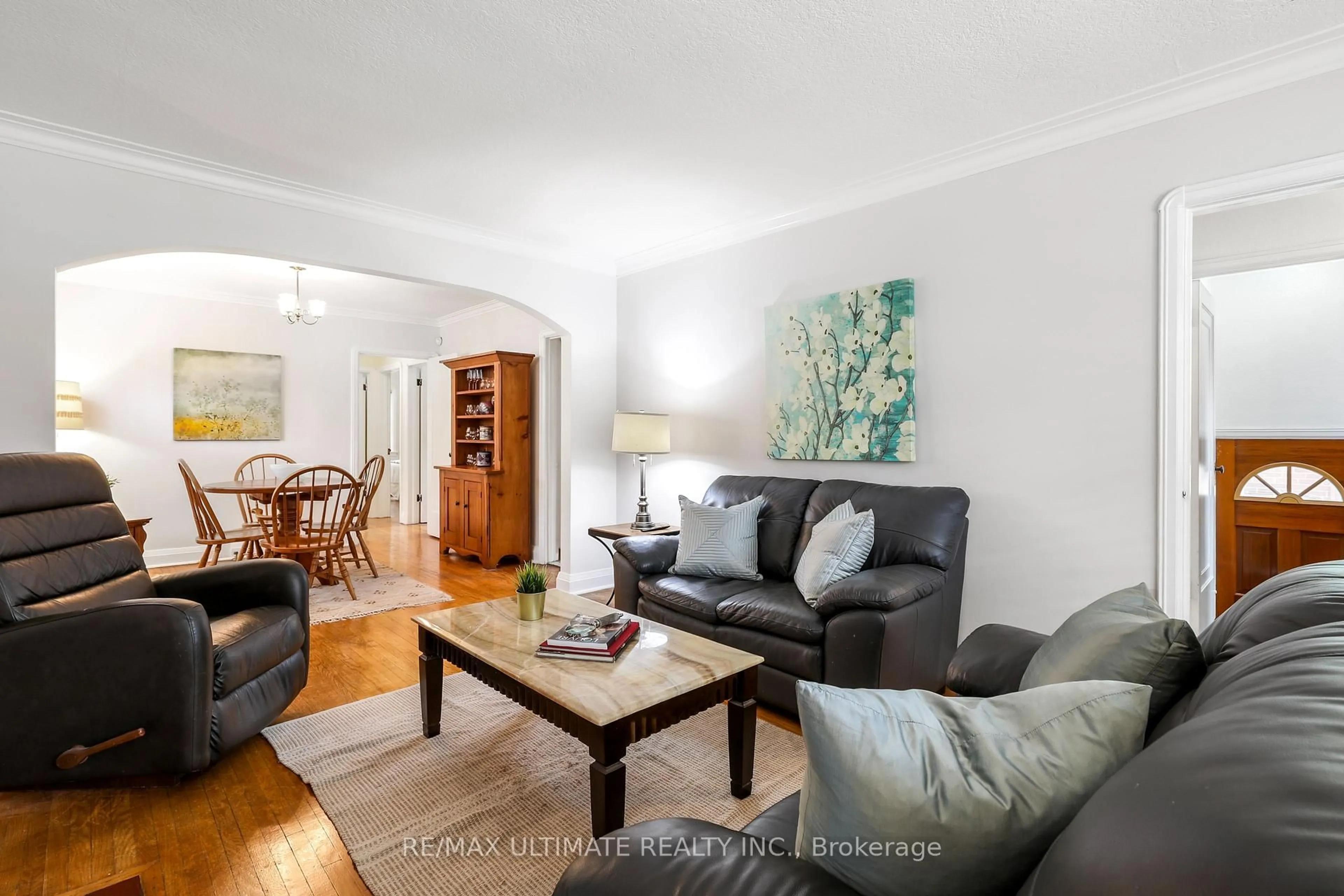 Living room with furniture, wood/laminate floor for 220 Parkview Hill Cres, Toronto Ontario M4B 1R8