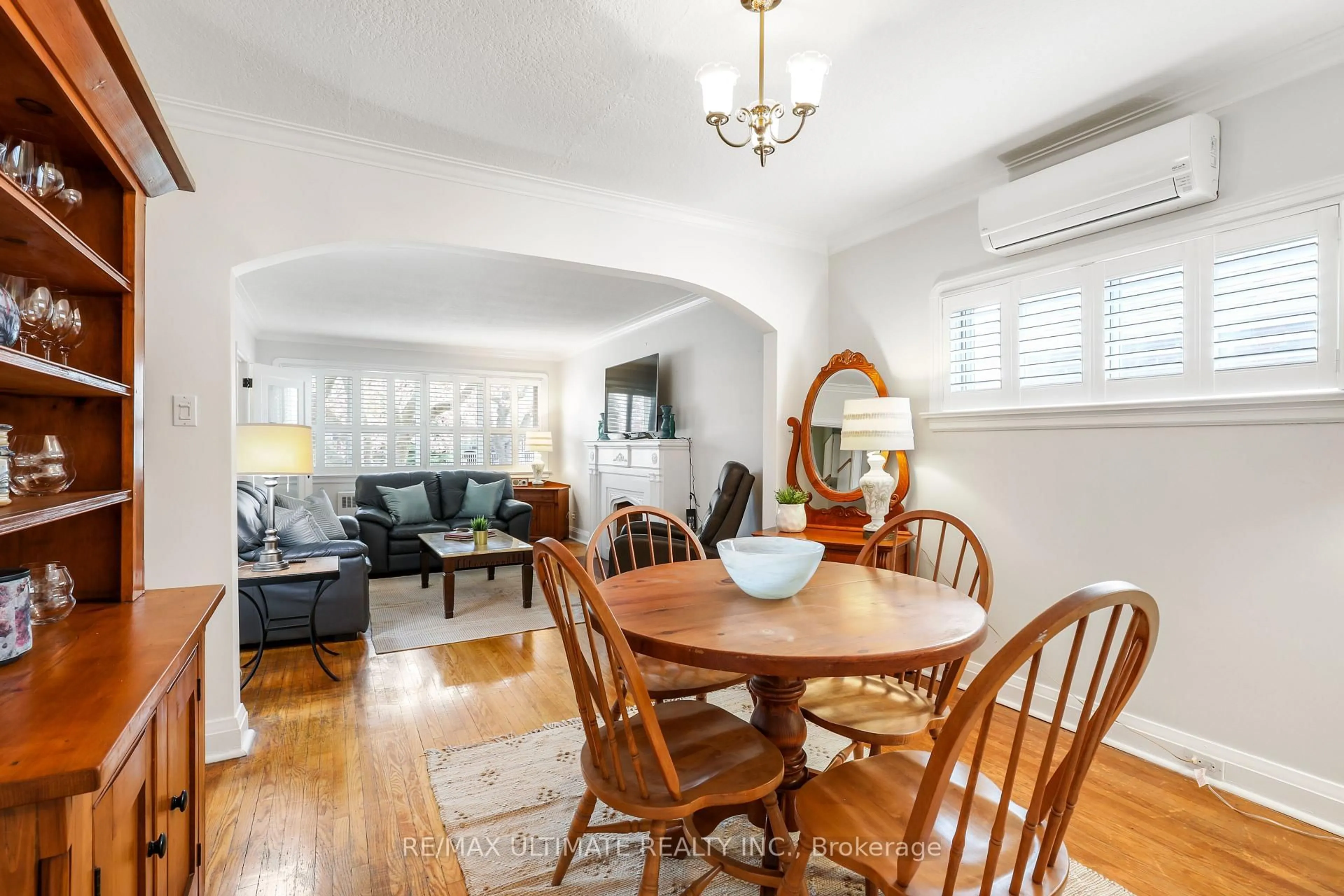 Dining room, wood/laminate floor for 220 Parkview Hill Cres, Toronto Ontario M4B 1R8