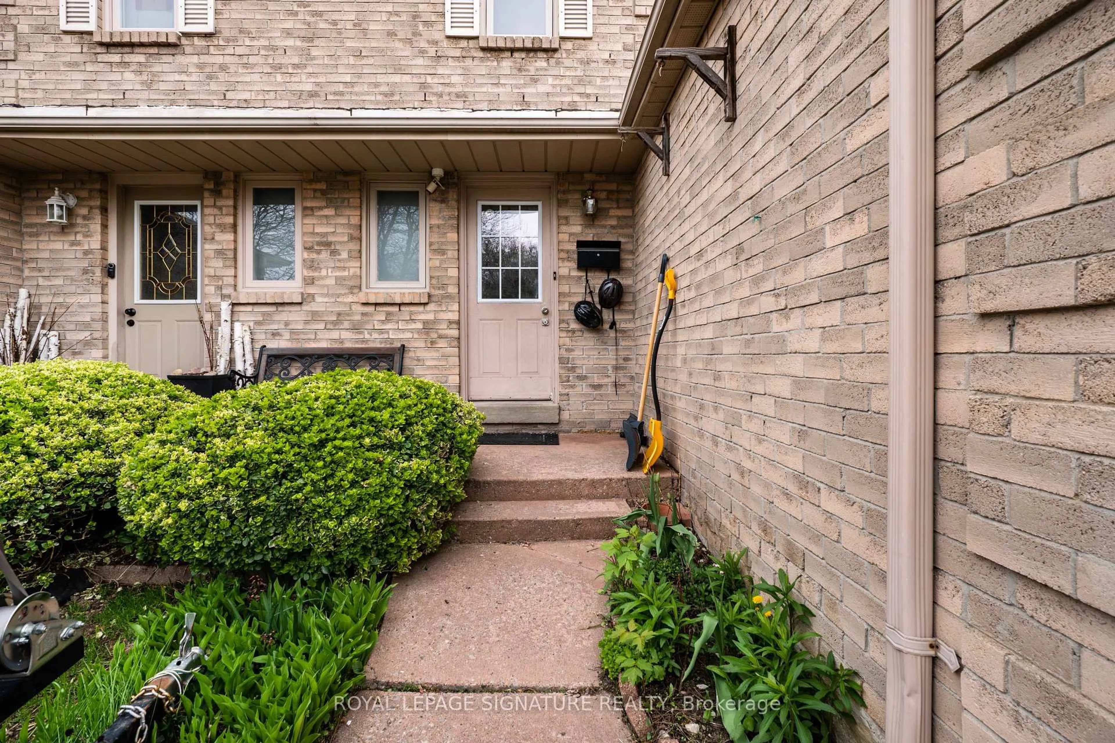 Unknown for 1405 Anton Sq, Pickering Ontario L1V 5T5