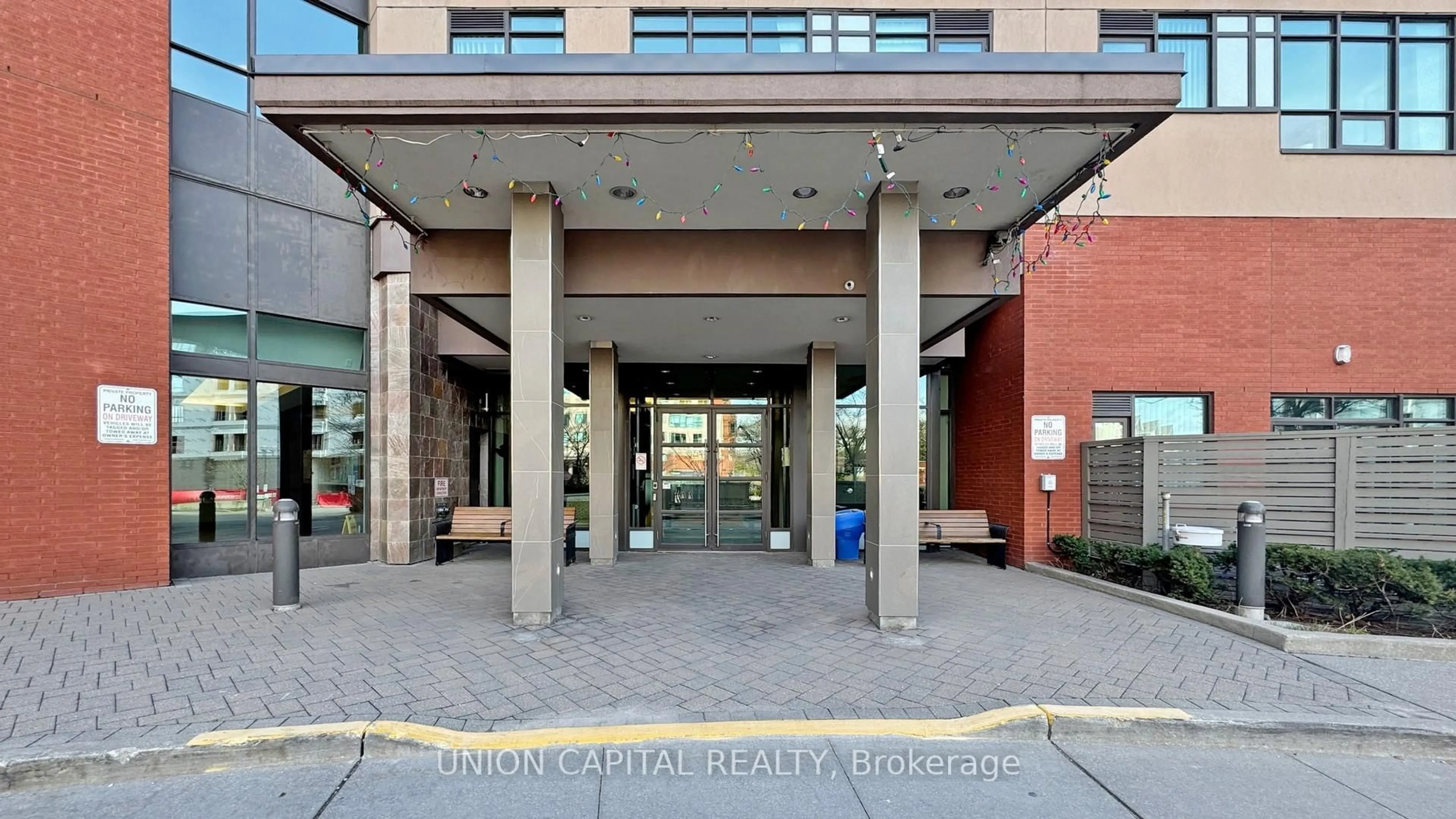 Indoor foyer for 90 Scottfield Dr #219, Toronto Ontario M1S 5W4