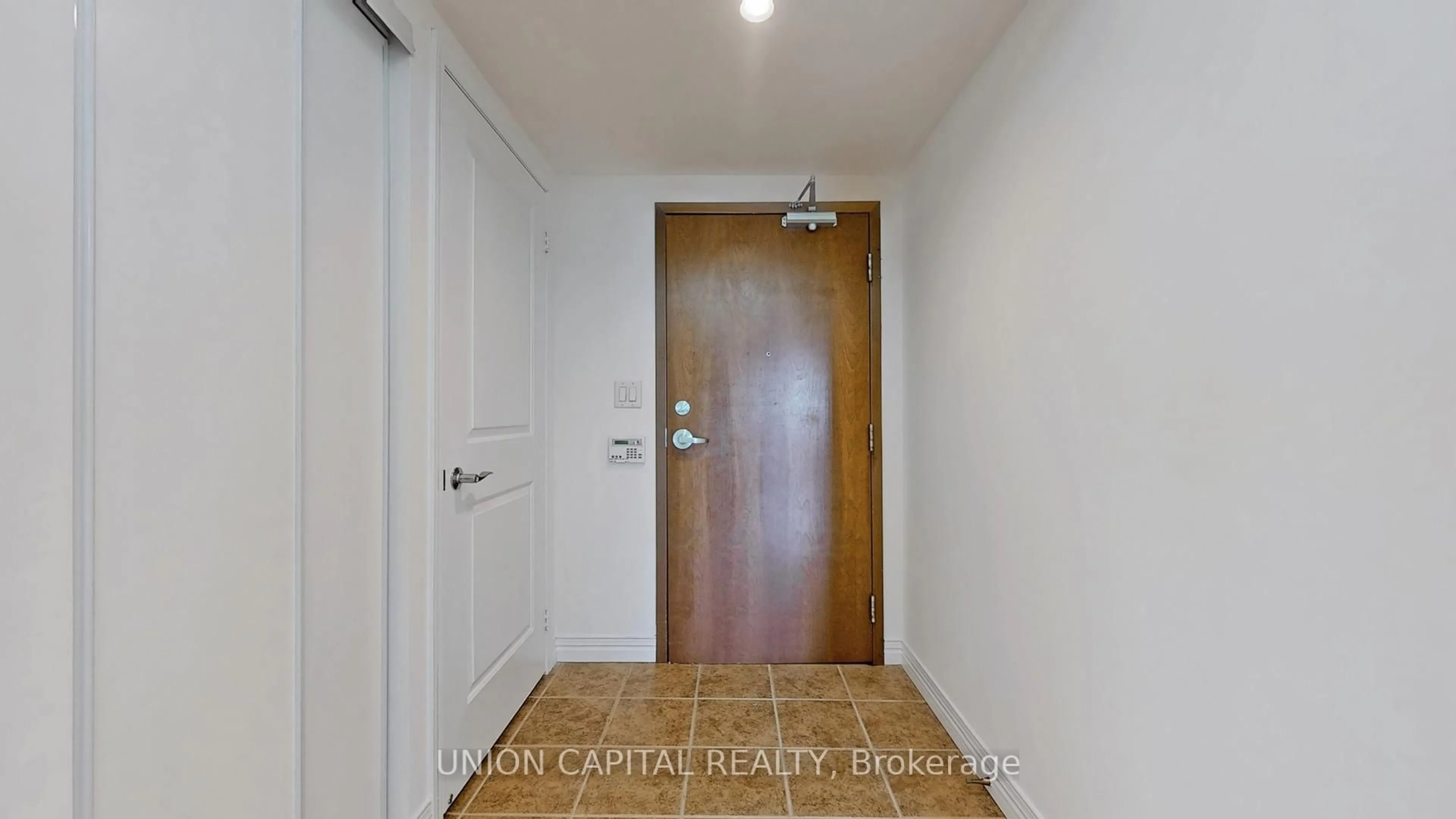 Indoor entryway for 90 Scottfield Dr #219, Toronto Ontario M1S 5W4