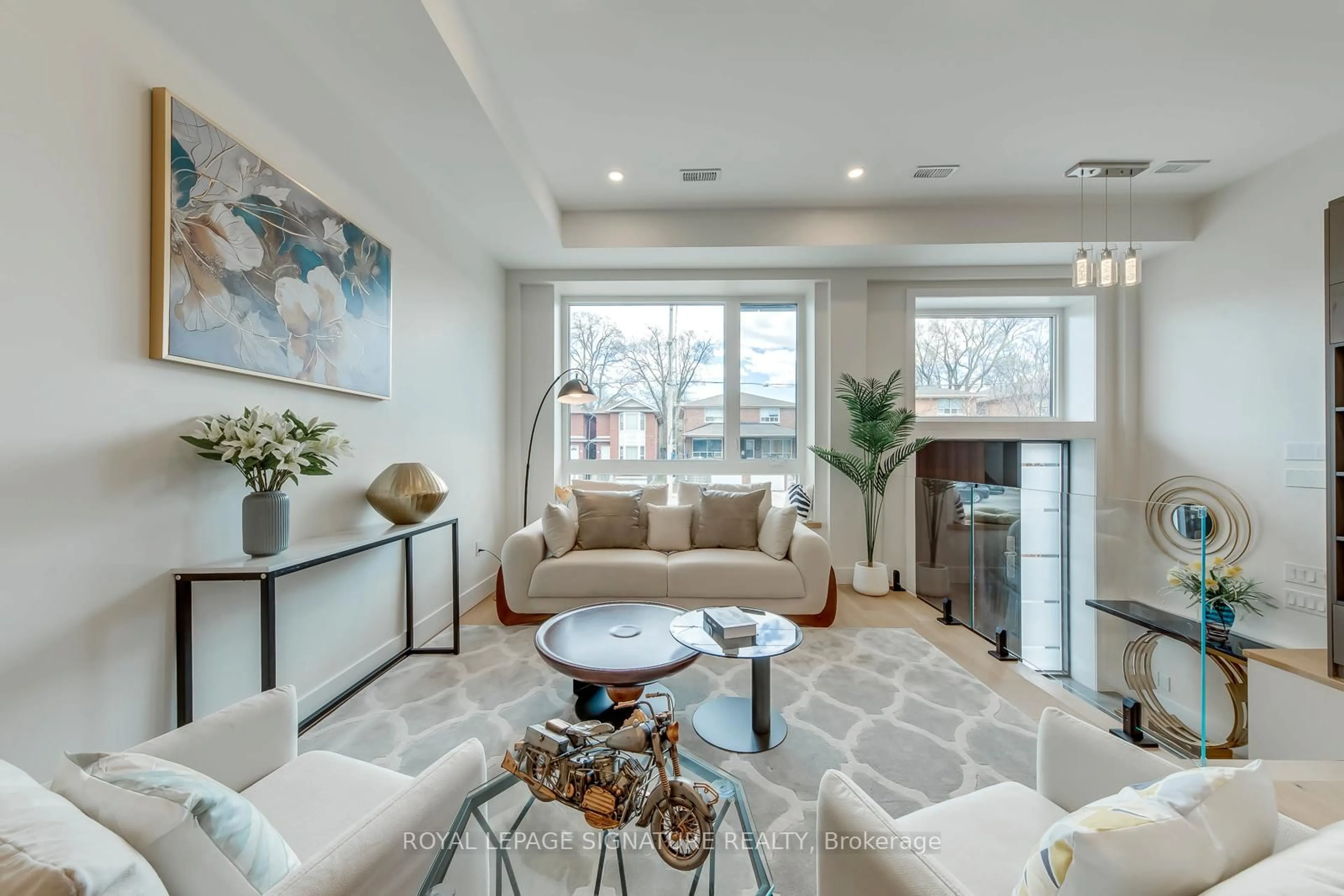 Living room with furniture, unknown for 850 Cosburn Ave, Toronto Ontario M4C 2W2