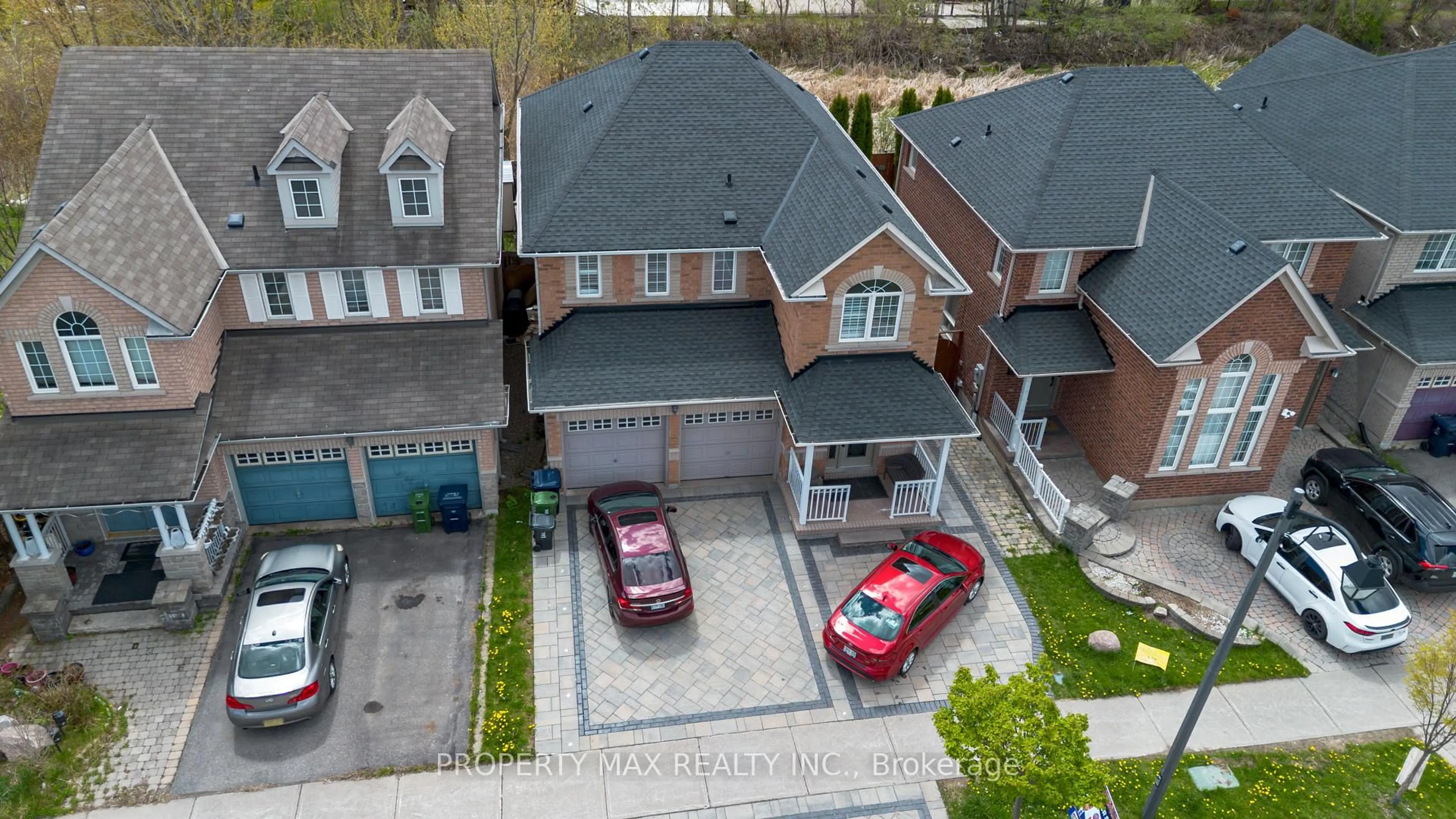 A pic from outside/outdoor area/front of a property/back of a property/a pic from drone, street for 29 Grackle Tr, Toronto Ontario M1X 2A4