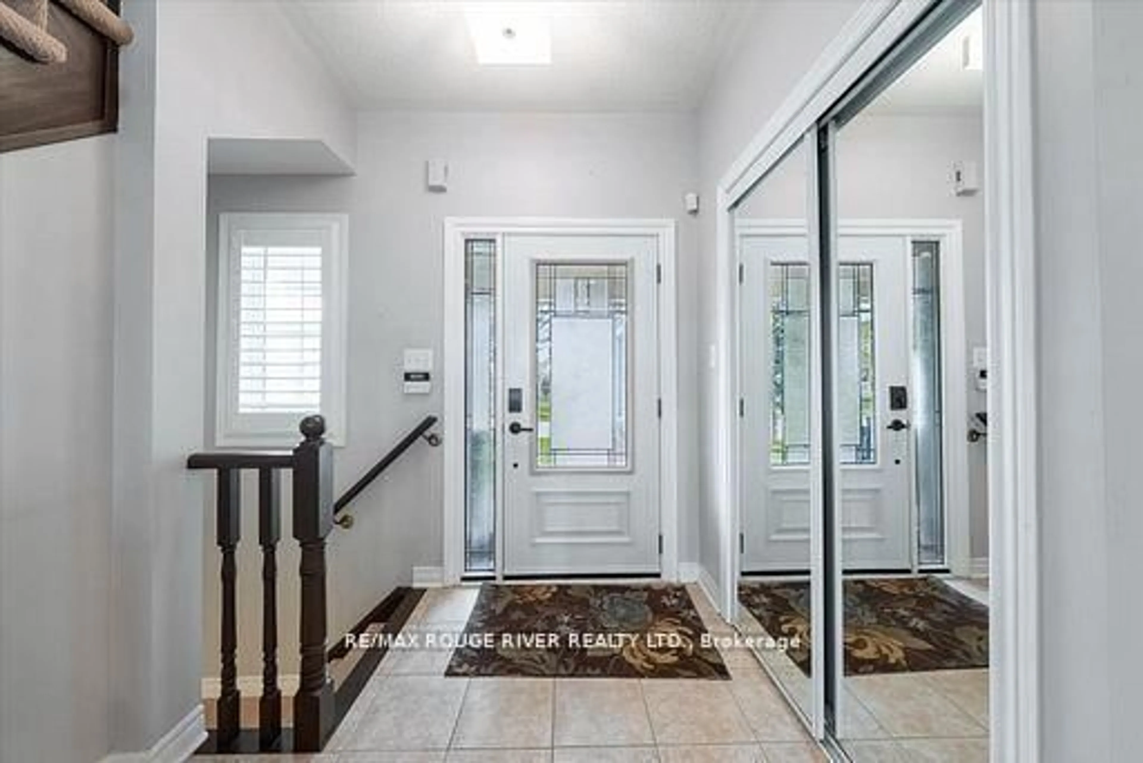 Indoor entryway for 9 Dunstable Dr, Whitby Ontario L1M 2L8