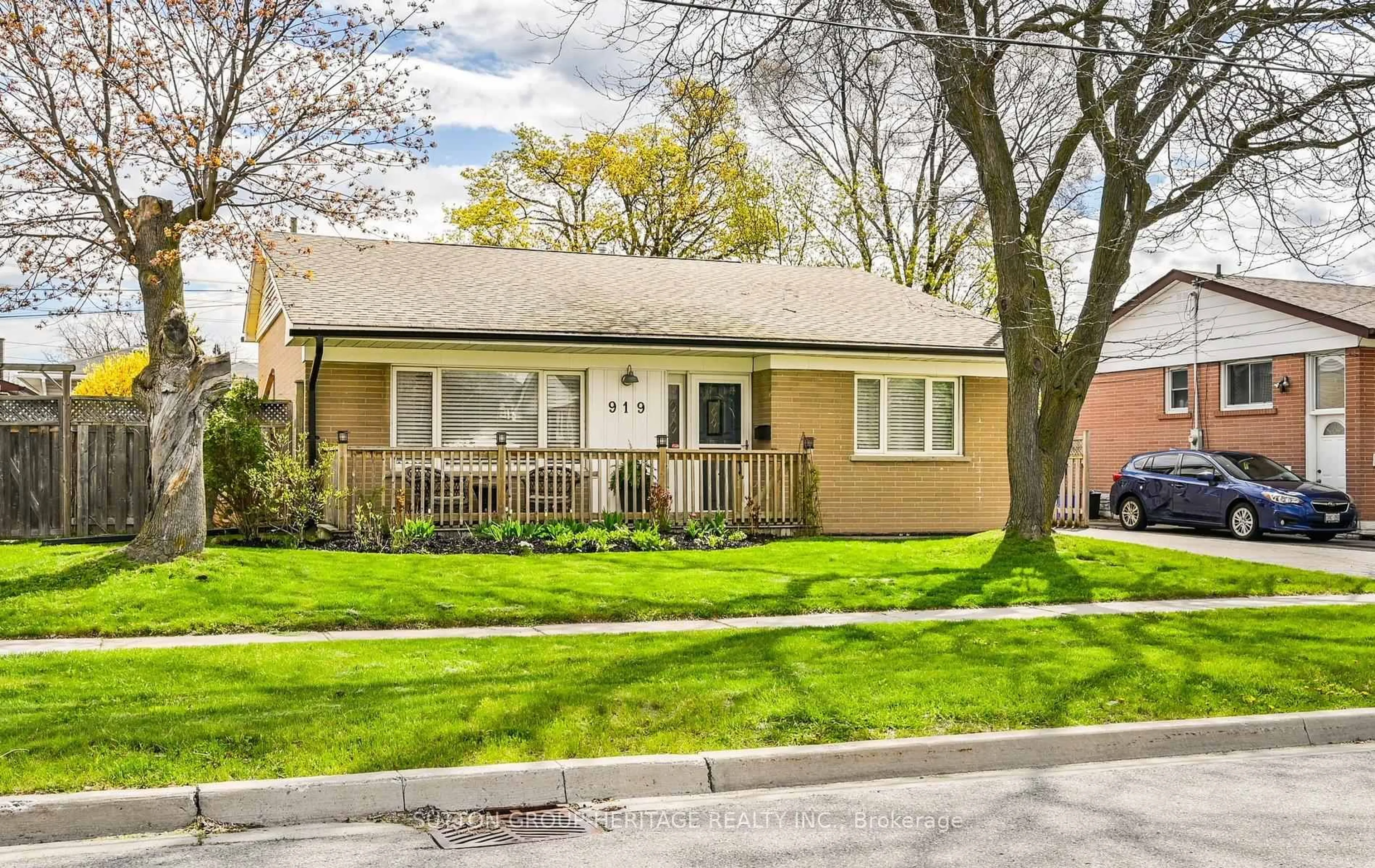 Home with brick exterior material, street for 919 Bayview Ave, Whitby Ontario L1N 1E2