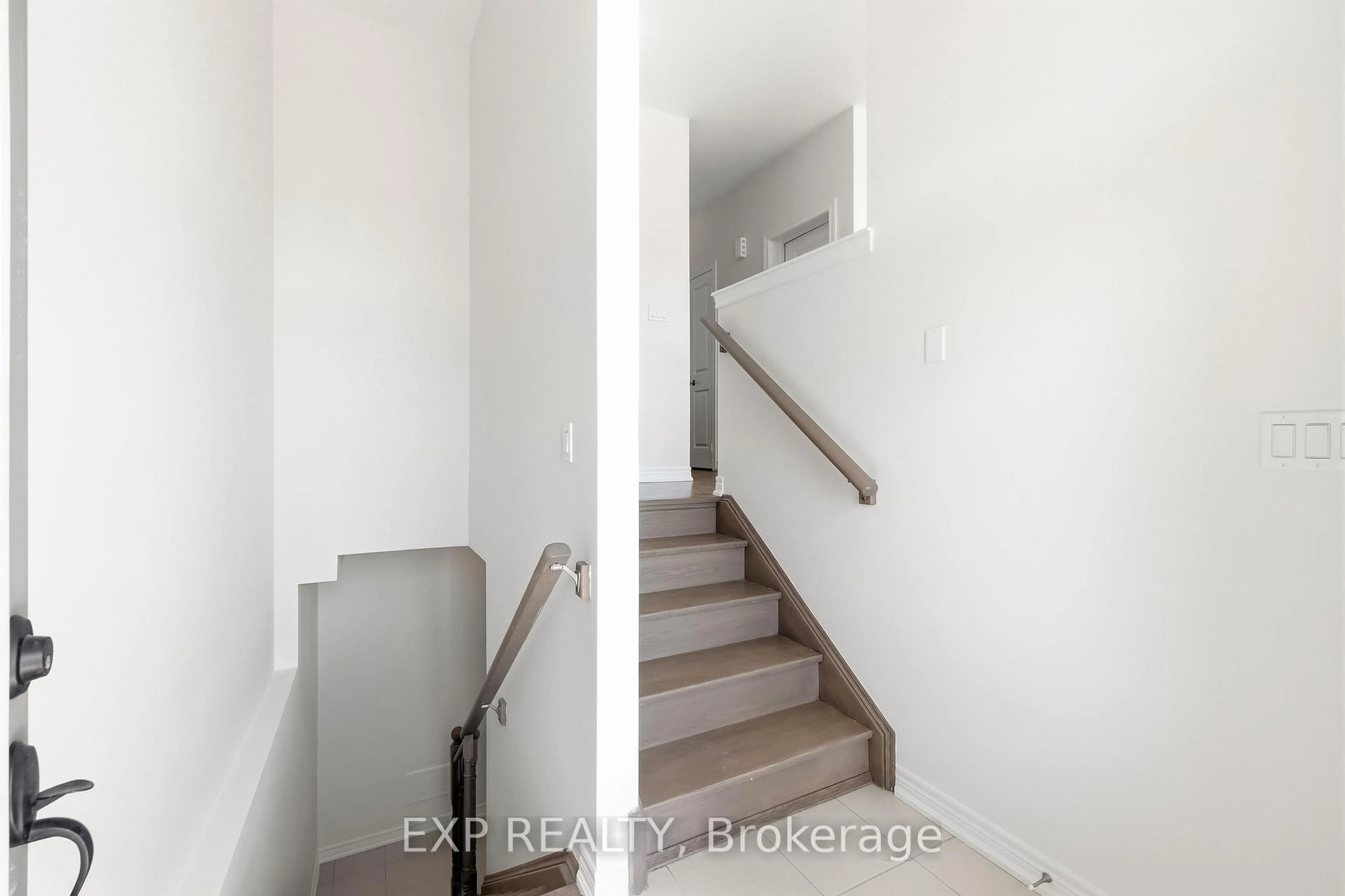 Stairs for 2964 Peter Matthews Dr, Pickering Ontario L1X 0R7