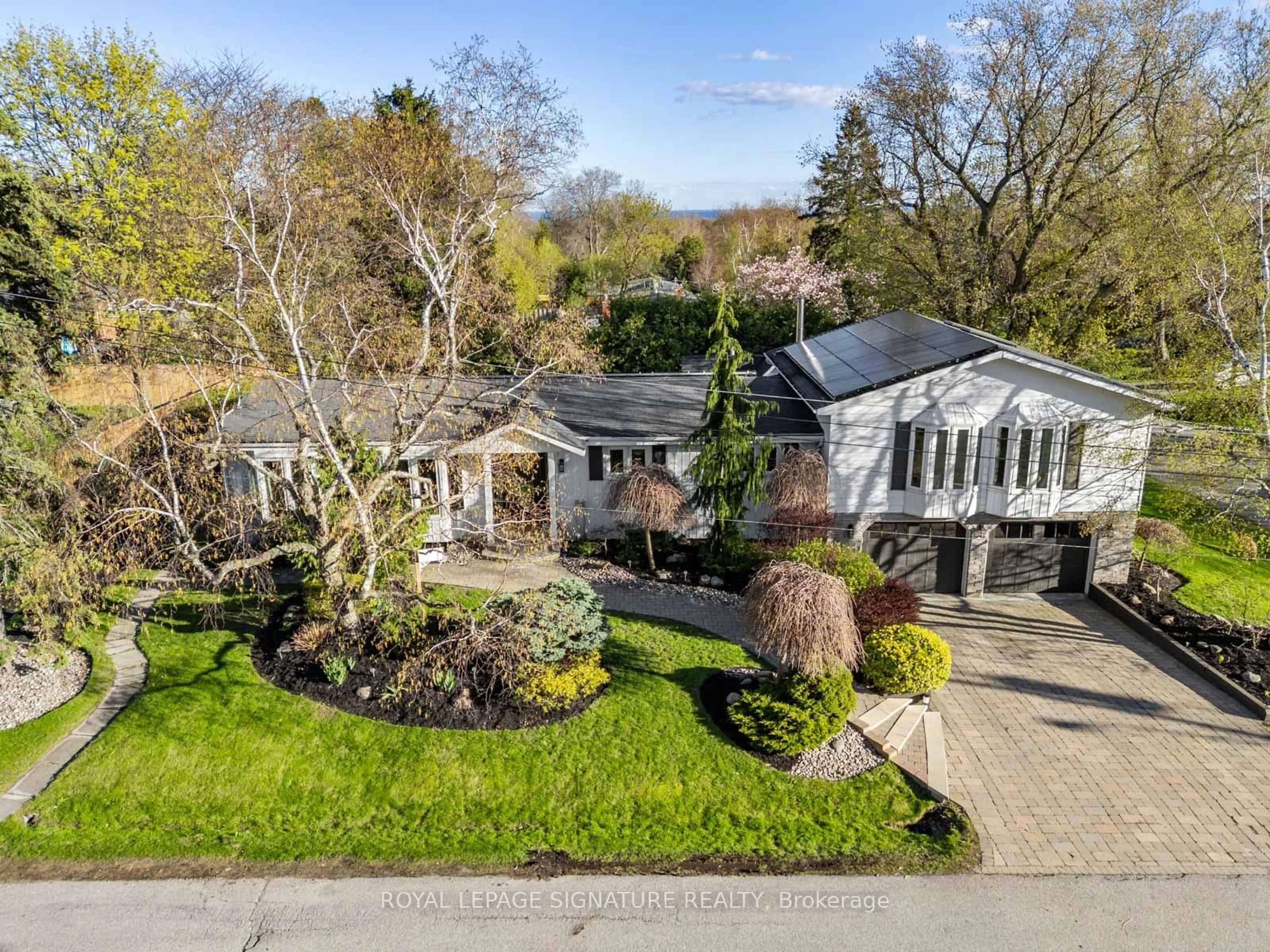 A pic from outside/outdoor area/front of a property/back of a property/a pic from drone, street for 371 Rouge Highlands Dr, Toronto Ontario M1C 2V5