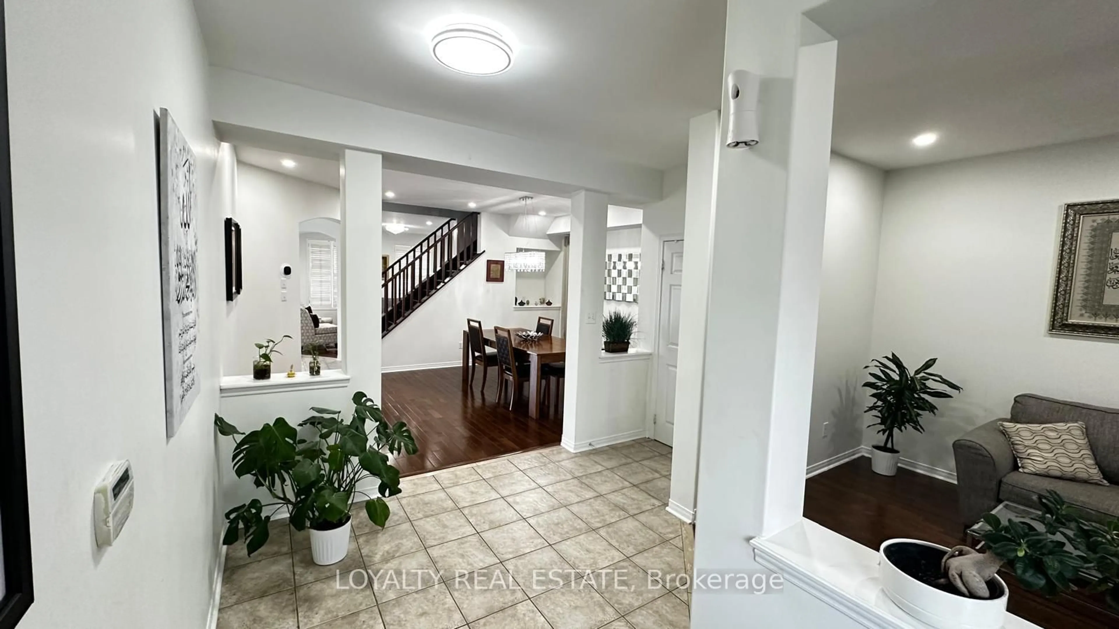 Indoor foyer for 5 Southam St, Ajax Ontario L1Z 1R6