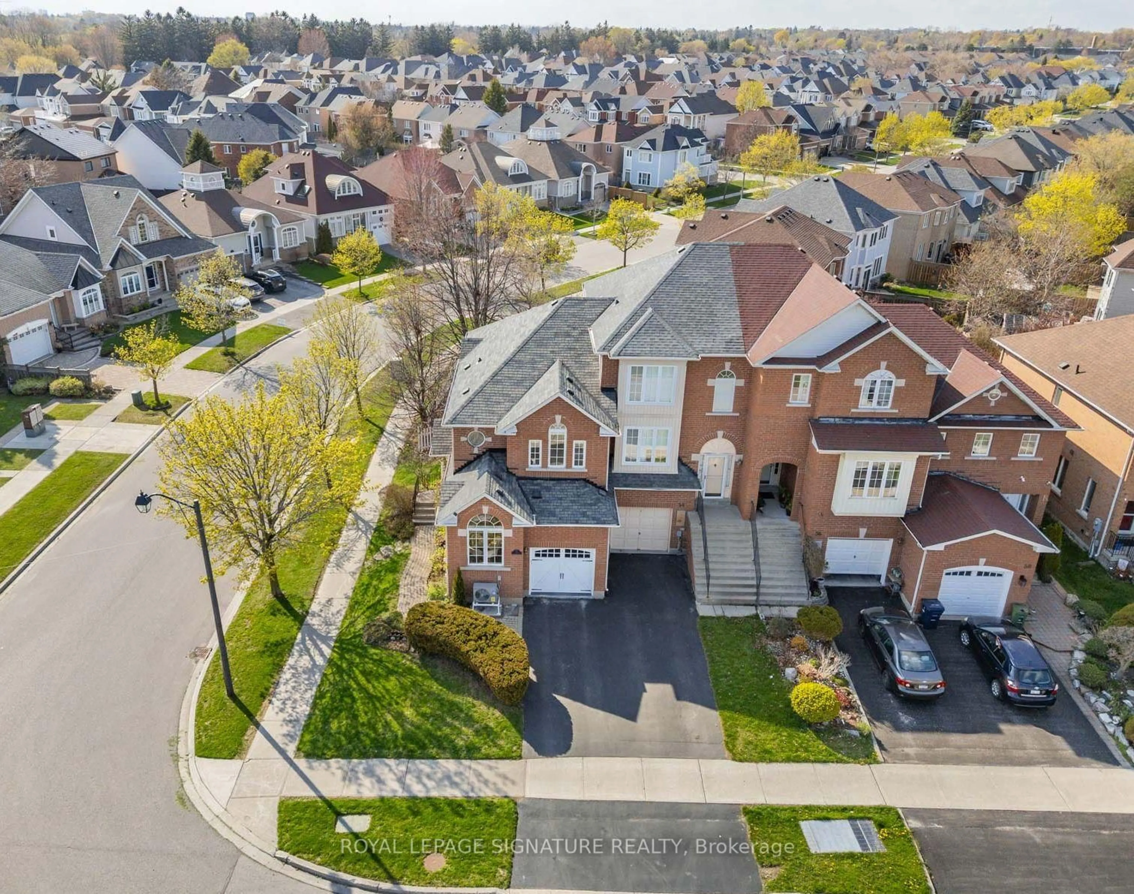 A pic from outside/outdoor area/front of a property/back of a property/a pic from drone, street for 52 Lakeridge Dr, Toronto Ontario M1C 5E3