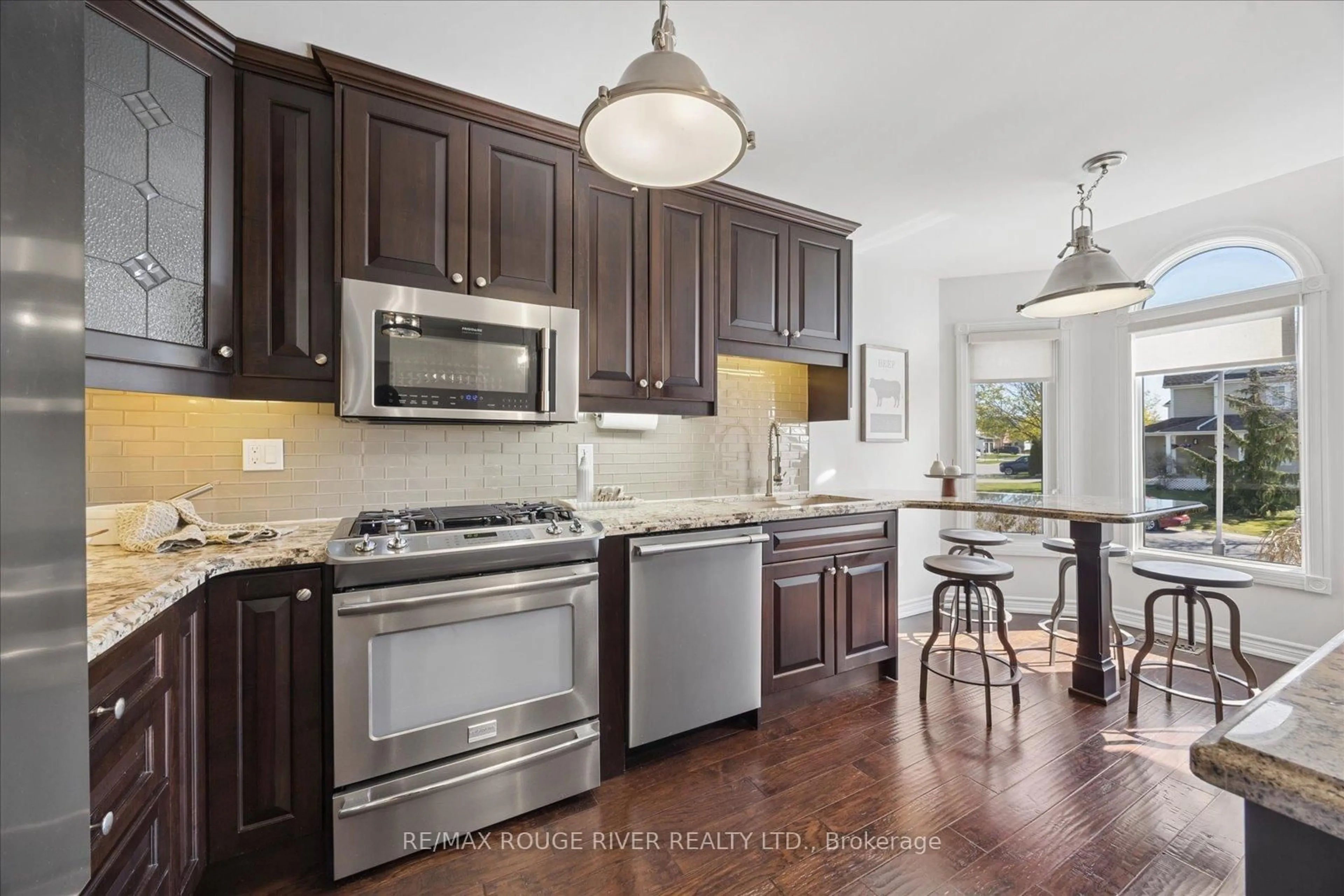 Open concept kitchen, unknown for 8 Rosemarie Cres, Whitby Ontario L1M 1G6