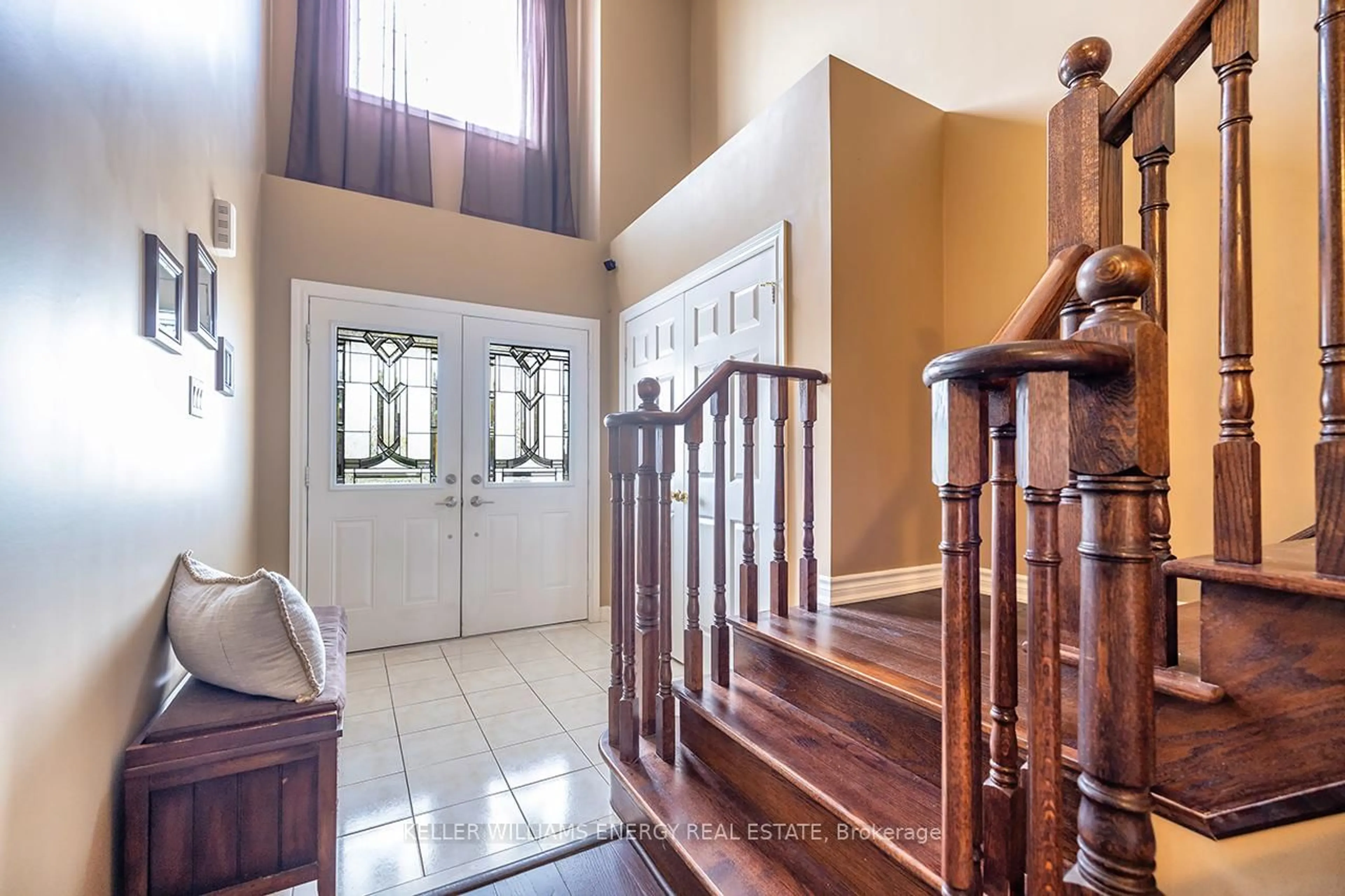Indoor entryway for 49 Harkness Dr, Whitby Ontario L1R 0C5