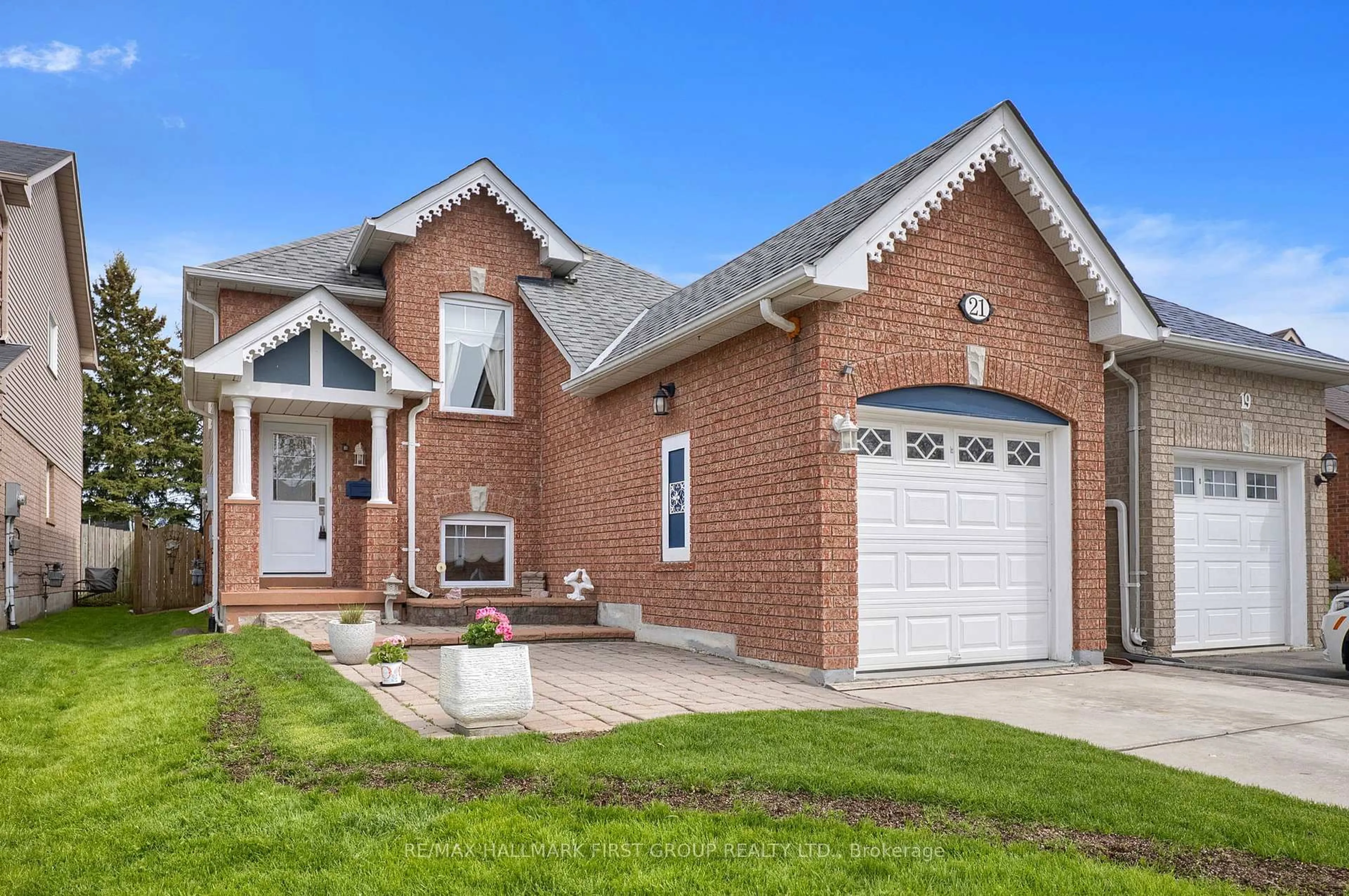 Home with brick exterior material, street for 21 Abernethy Cres, Clarington Ontario L1C 4Z1