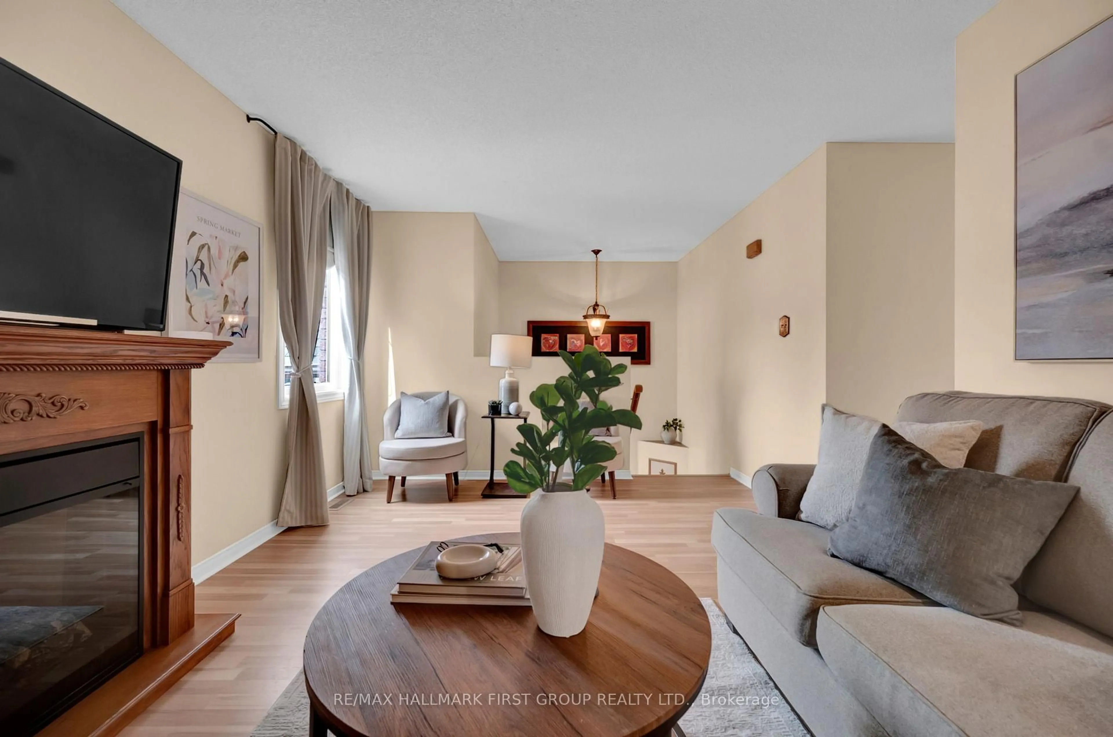 Living room with furniture, unknown for 21 Abernethy Cres, Clarington Ontario L1C 4Z1