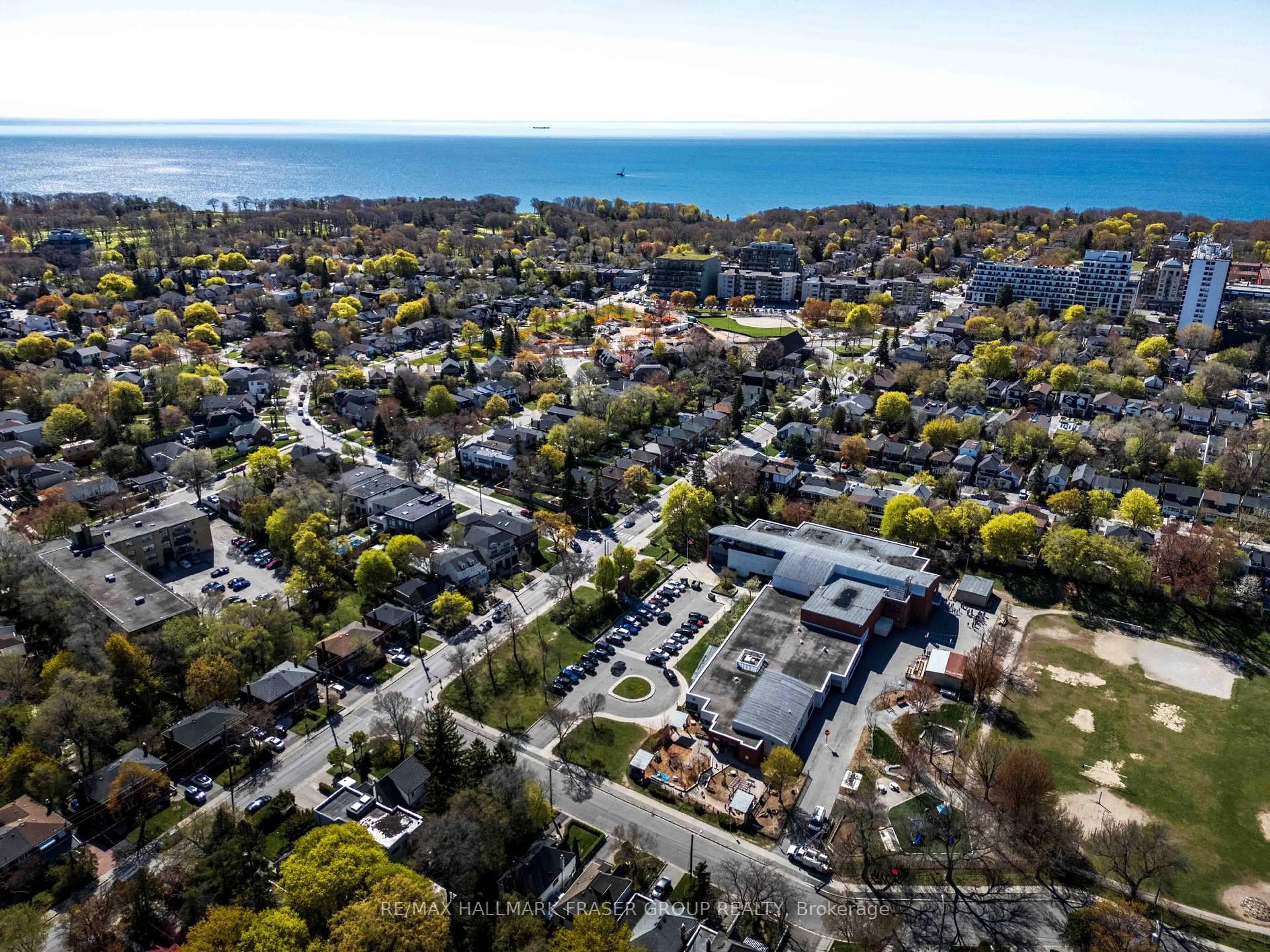 A pic from outside/outdoor area/front of a property/back of a property/a pic from drone, street for 4 Coalport Dr, Toronto Ontario M1N 4B6