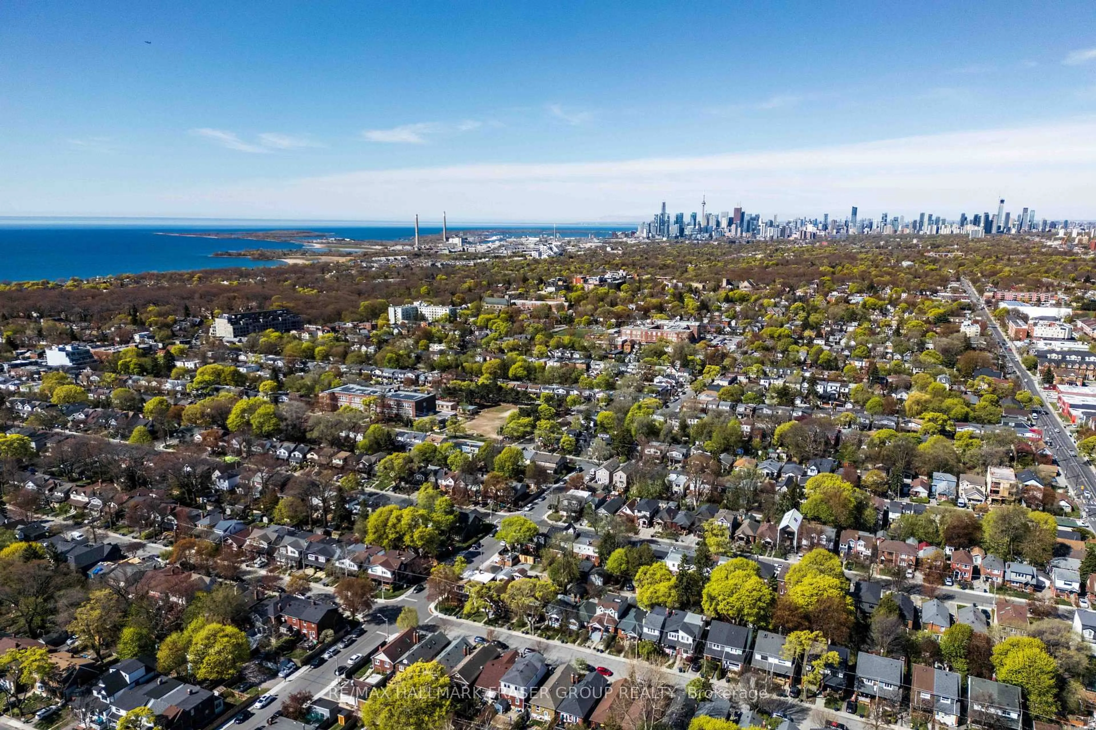 A pic from outside/outdoor area/front of a property/back of a property/a pic from drone, city buildings view from balcony for 4 Coalport Dr, Toronto Ontario M1N 4B6