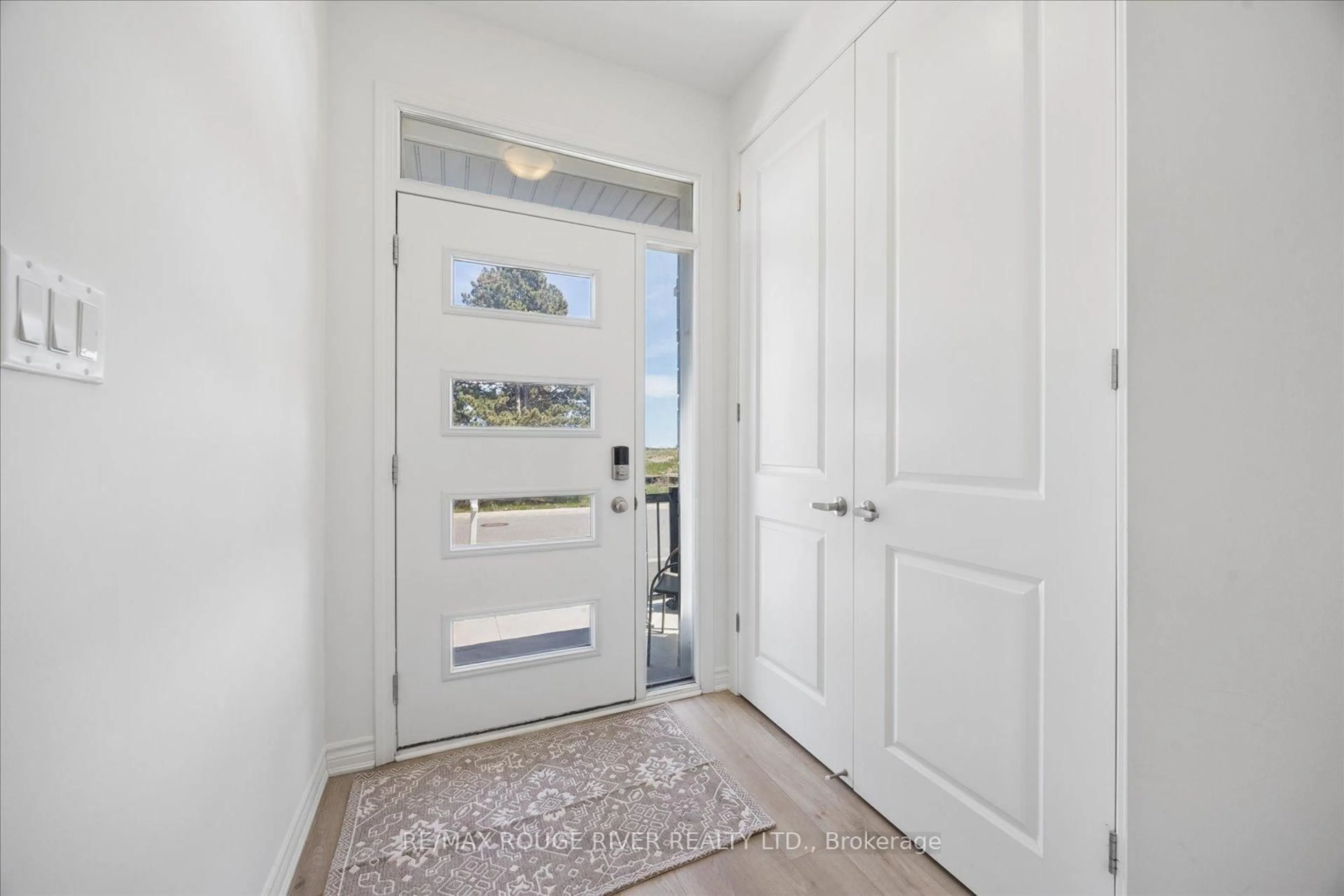Indoor entryway for 3058 Sideline 16, Pickering Ontario L1X 0K6
