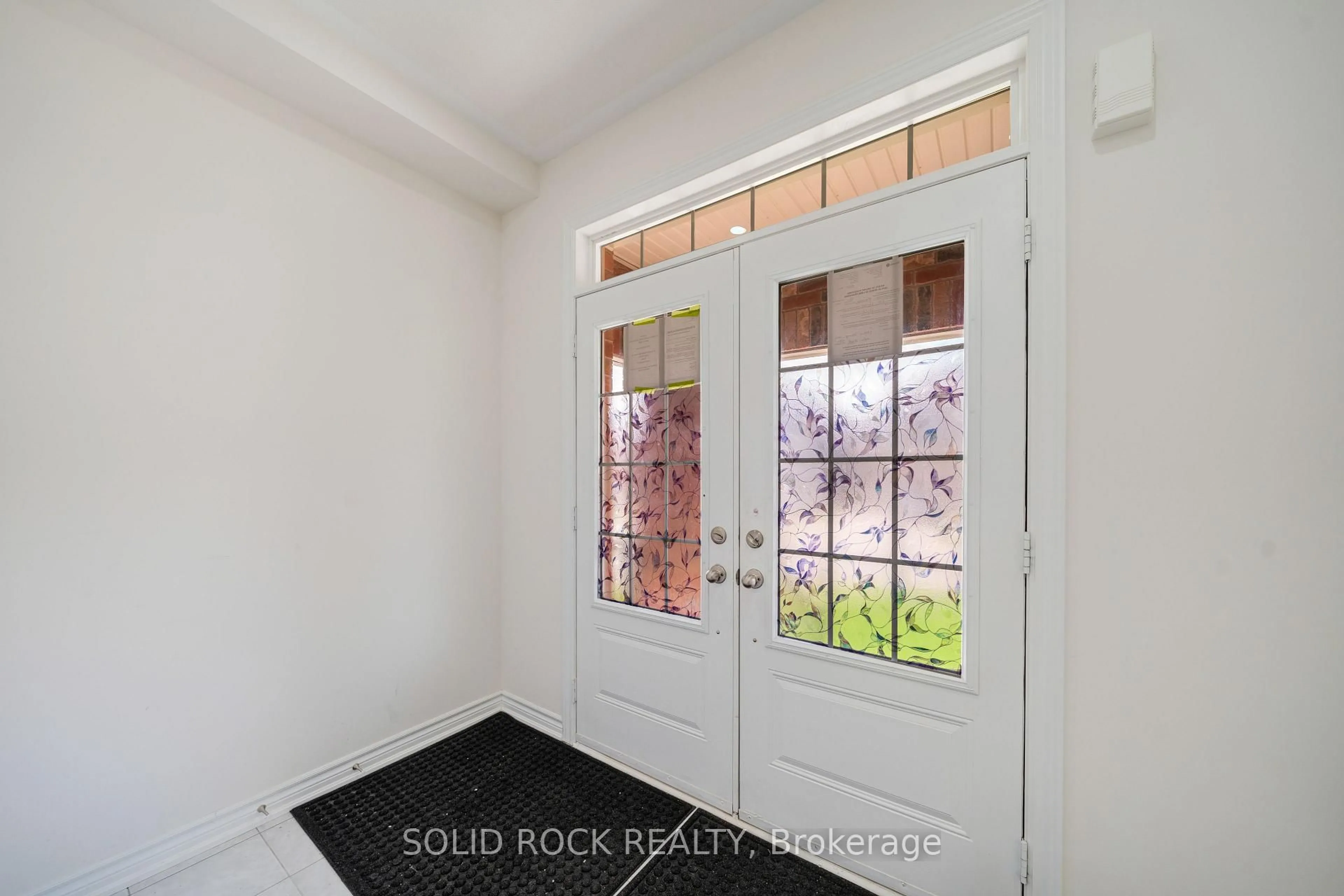 Indoor entryway for 225 Fleetwood Dr, Oshawa Ontario L1T 3E7