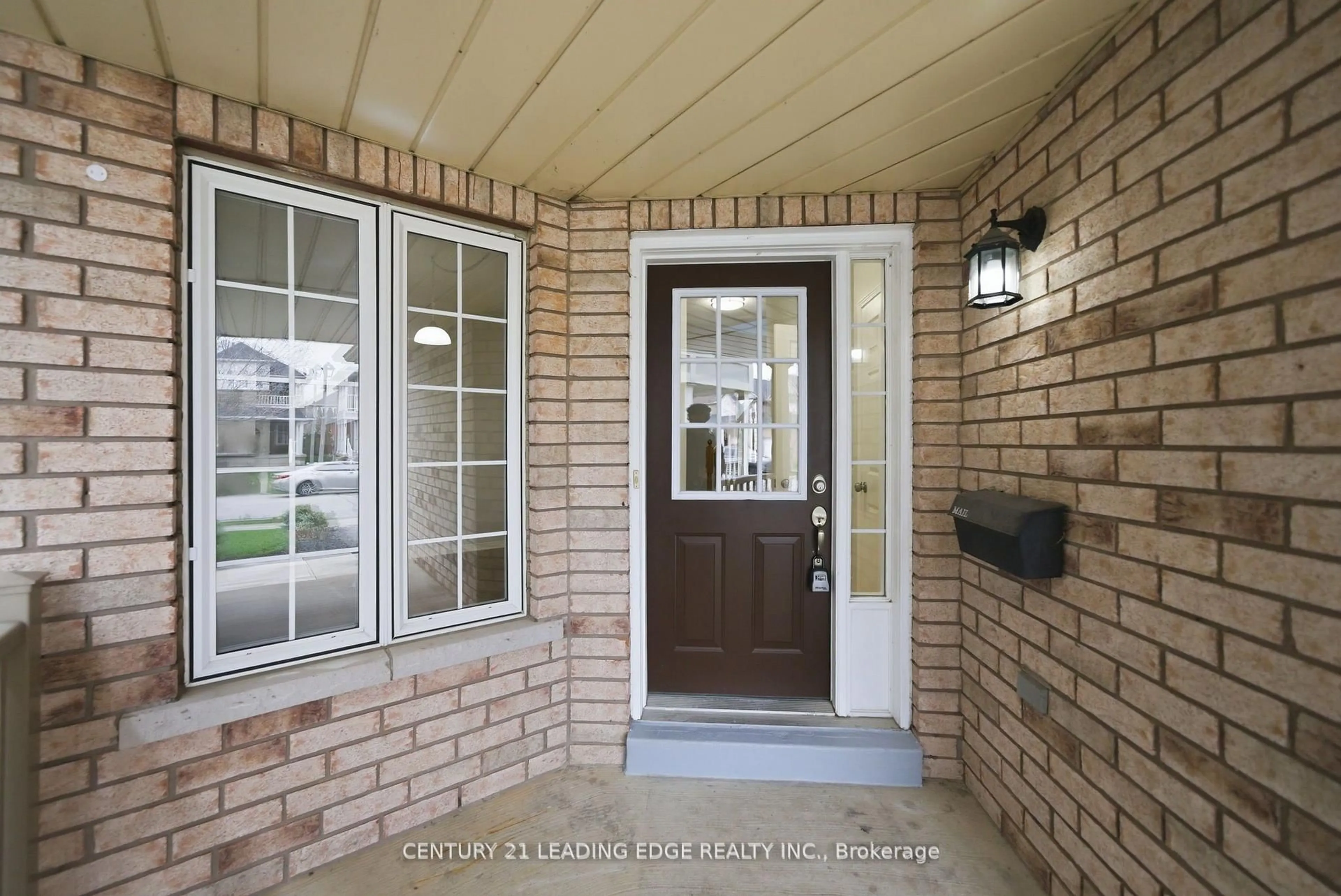 Indoor entryway for 87 Tallships Dr, Whitby Ontario L1N 9X5
