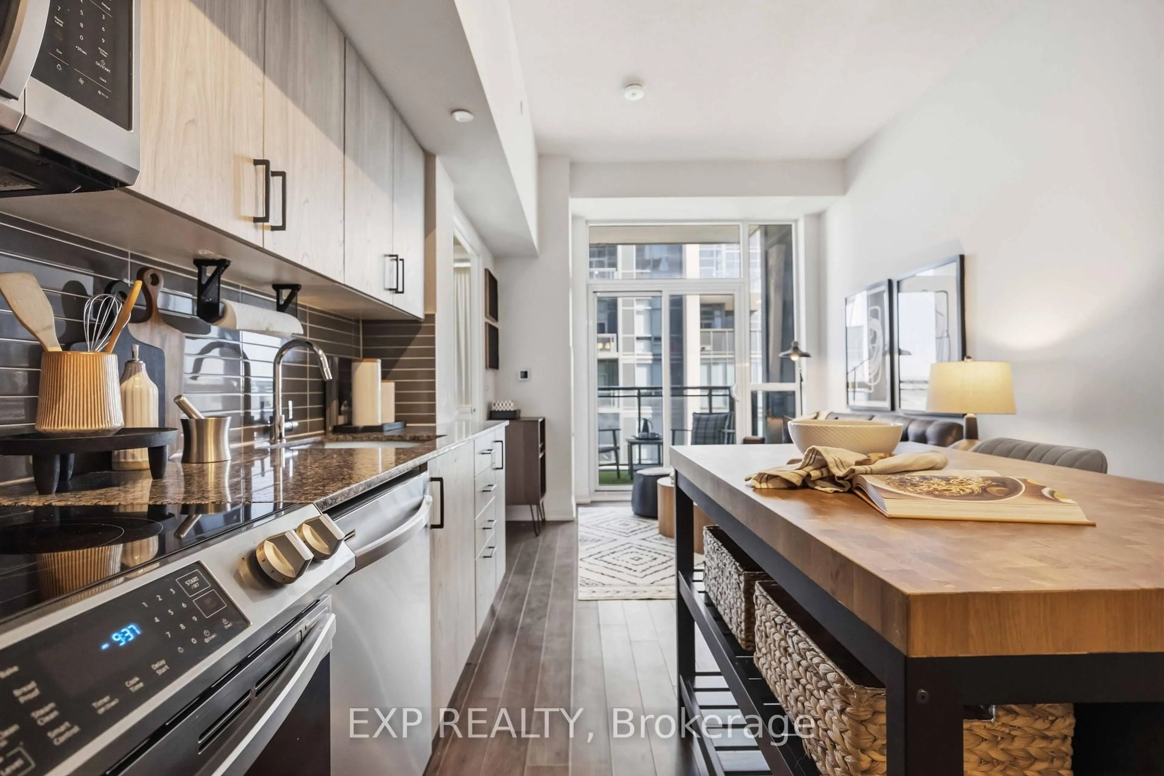 Open concept kitchen, ceramic/tile floor for 20 Meadowglen Pl #2710, Toronto Ontario M1G 0A9