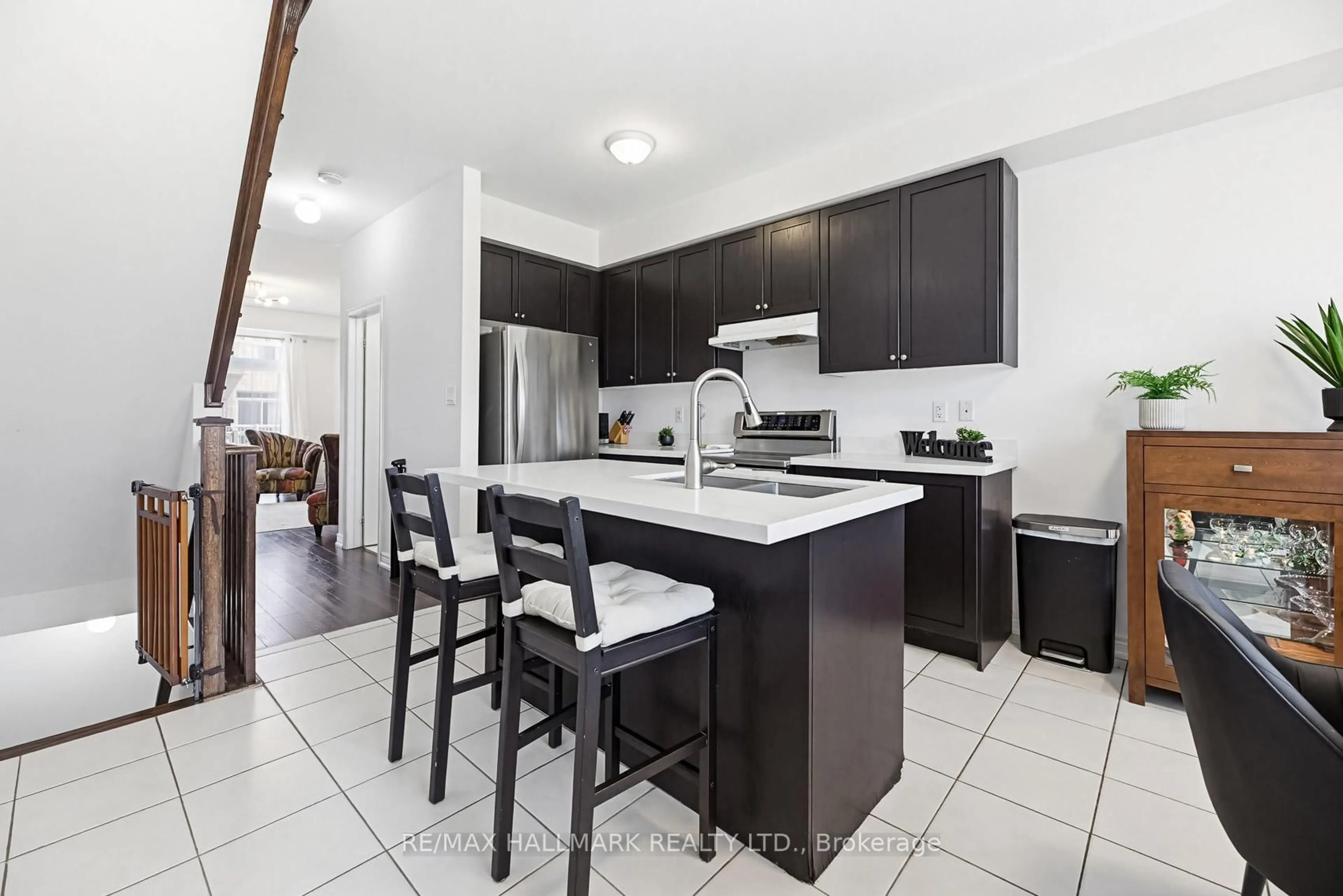 Open concept kitchen, ceramic/tile floor for 60 Belanger Cres, Toronto Ontario M1L 0H3