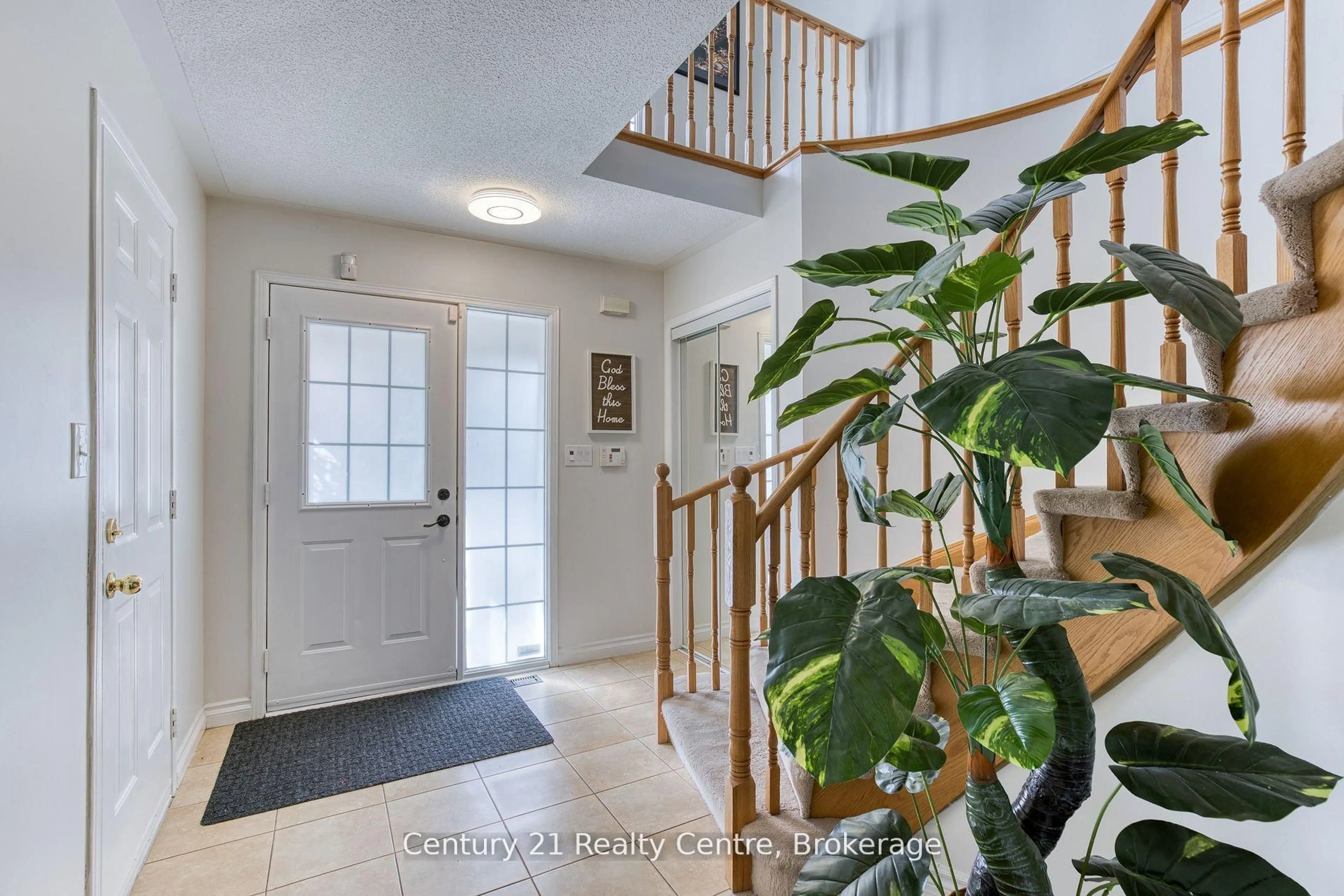 Indoor entryway for 45 Hatch St, Whitby Ontario L1M 2H9