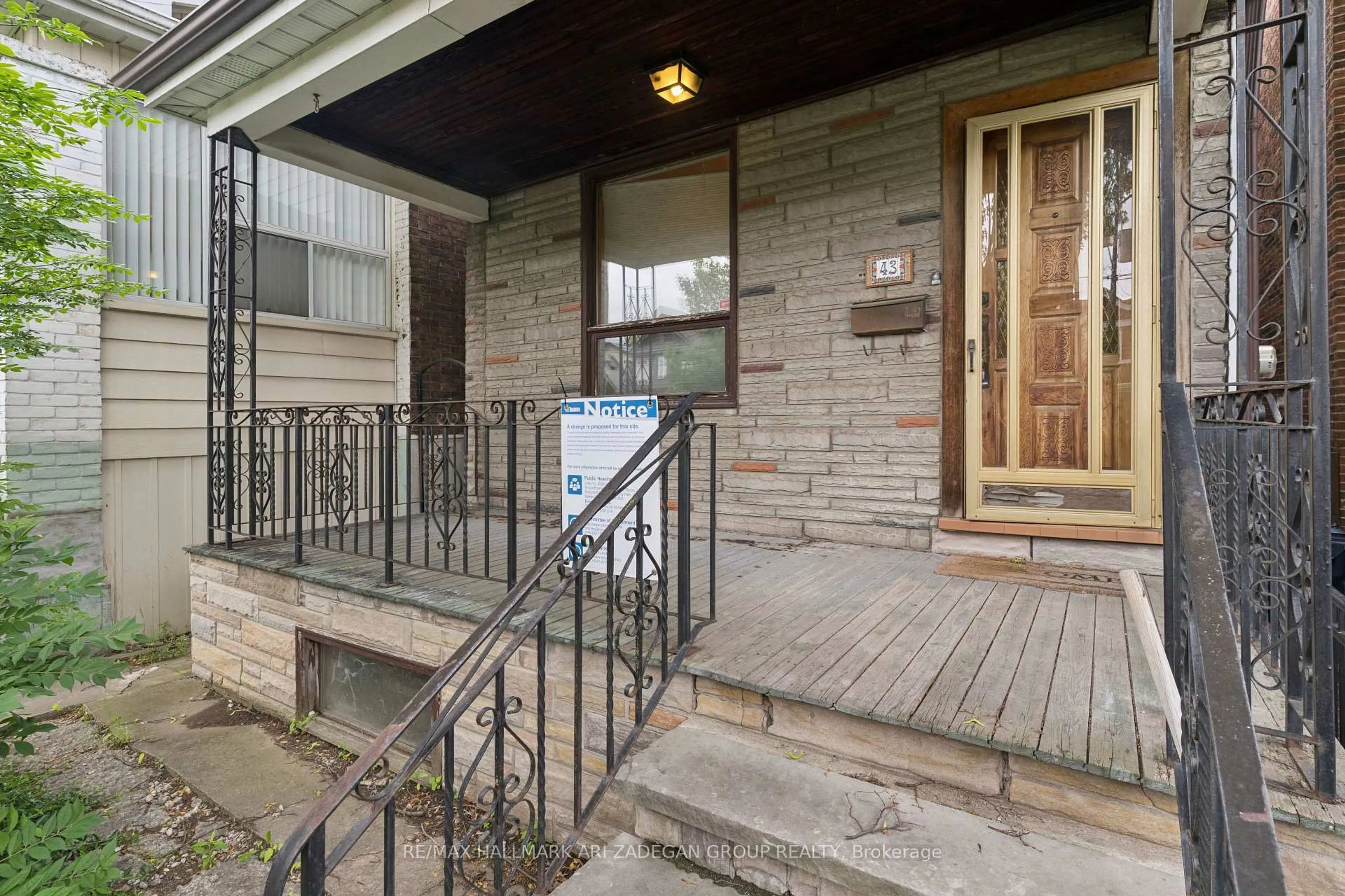 Indoor entryway for 43 Eaton Ave, Toronto Ontario M4J 2Z4